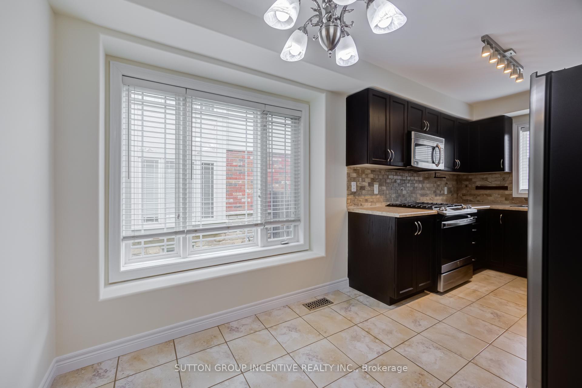 Photo 12 of 46 Viking Drive, Hamilton, Binbrook — HOMEH