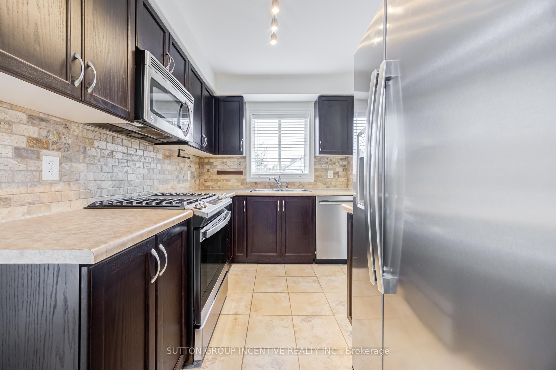 Photo 13 of 46 Viking Drive, Hamilton, Binbrook — HOMEH