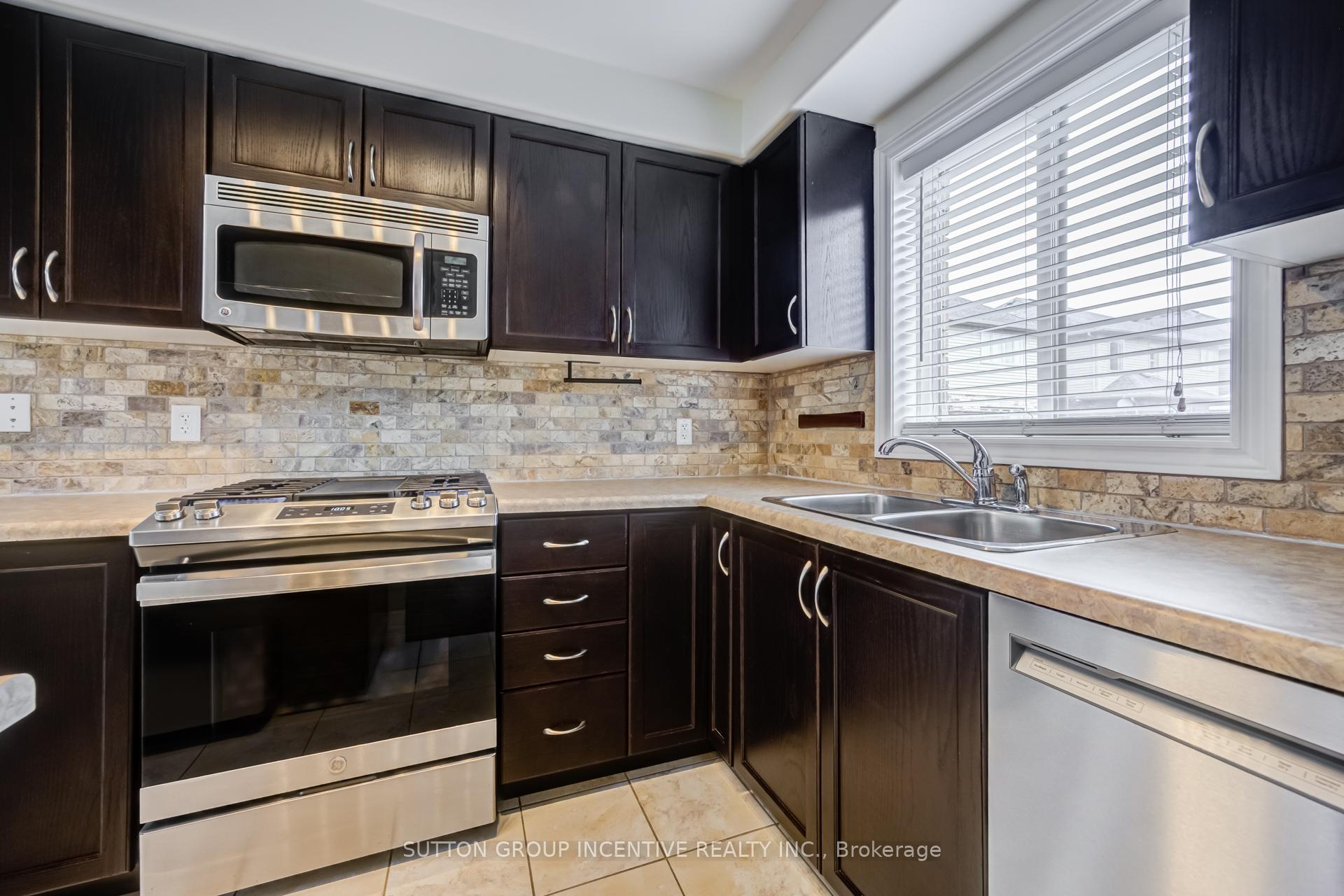 Photo 17 of 46 Viking Drive, Hamilton, Binbrook — HOMEH