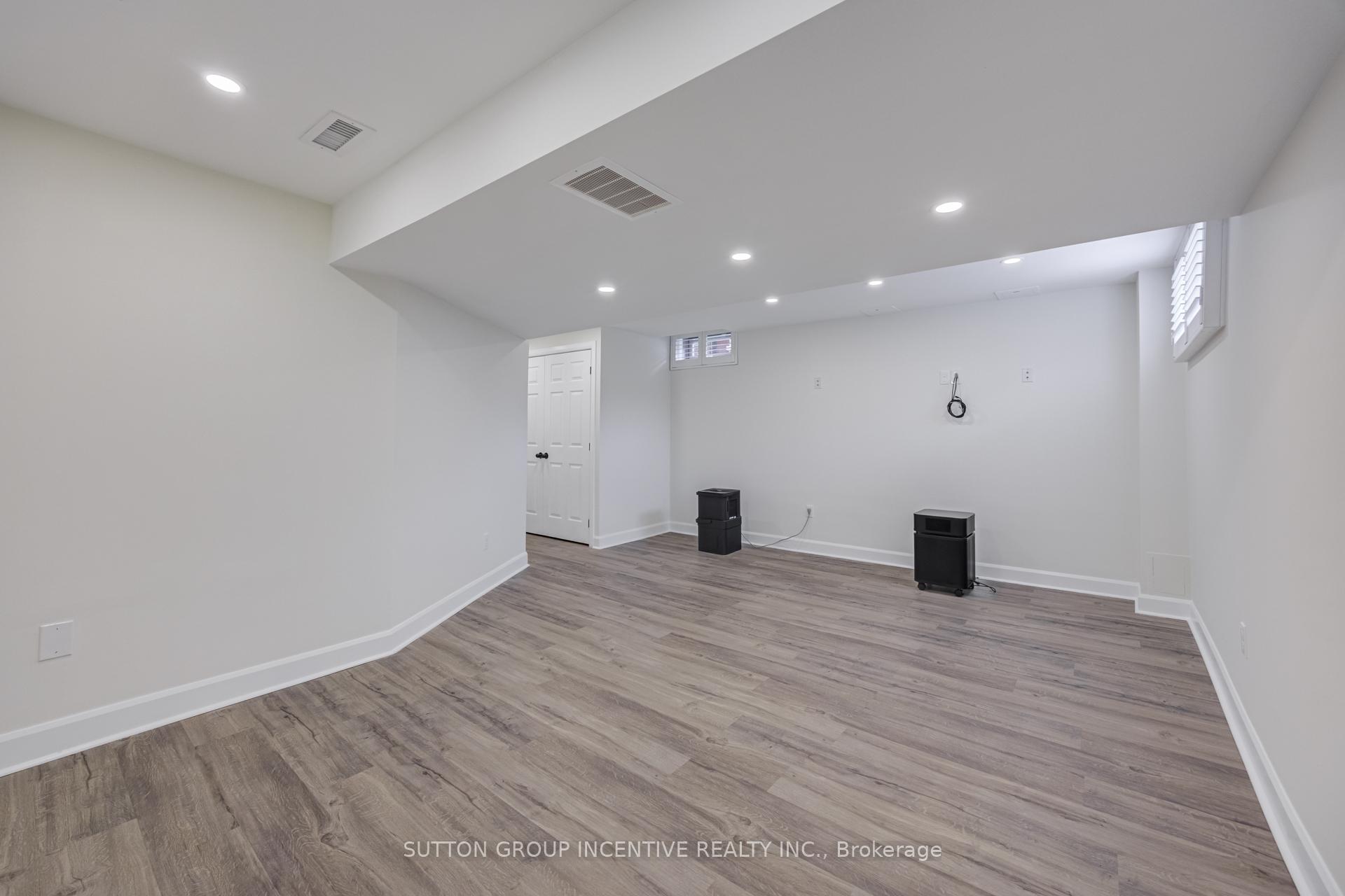 Photo 32 of 46 Viking Drive, Hamilton, Binbrook — HOMEH