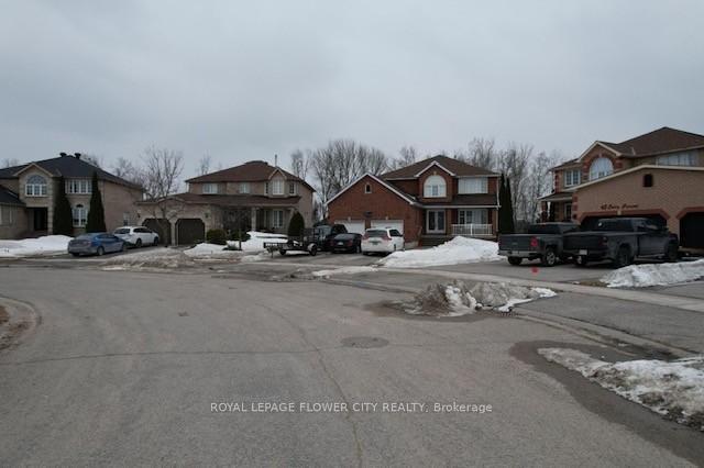 Photo 3 of 43 Carley Crescent, Barrie, Painswick South — HOMEH