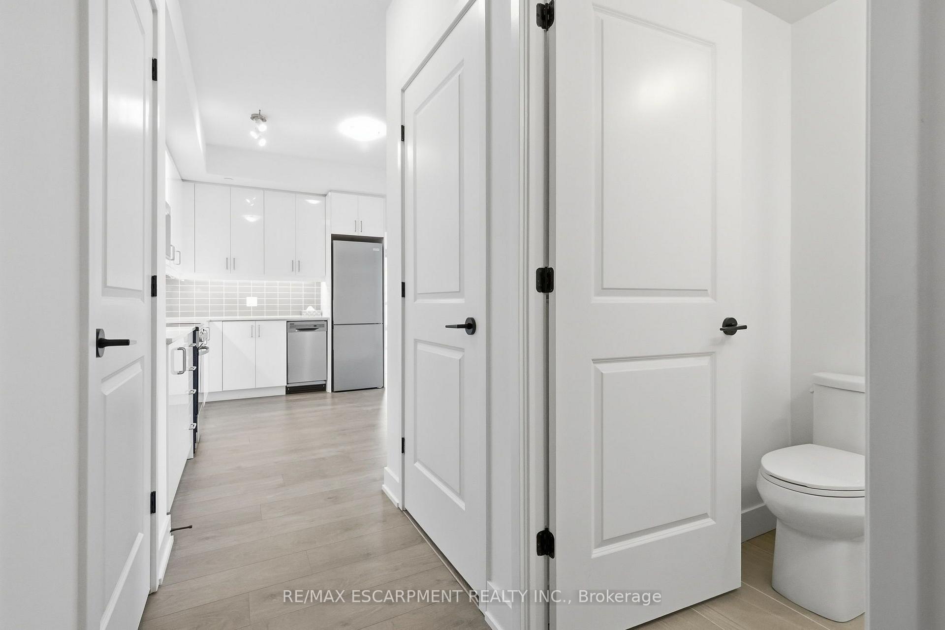 Photo 4 of Unit 811, 2333 Khalsa Gate, Oakville, Westmount — HOMEH