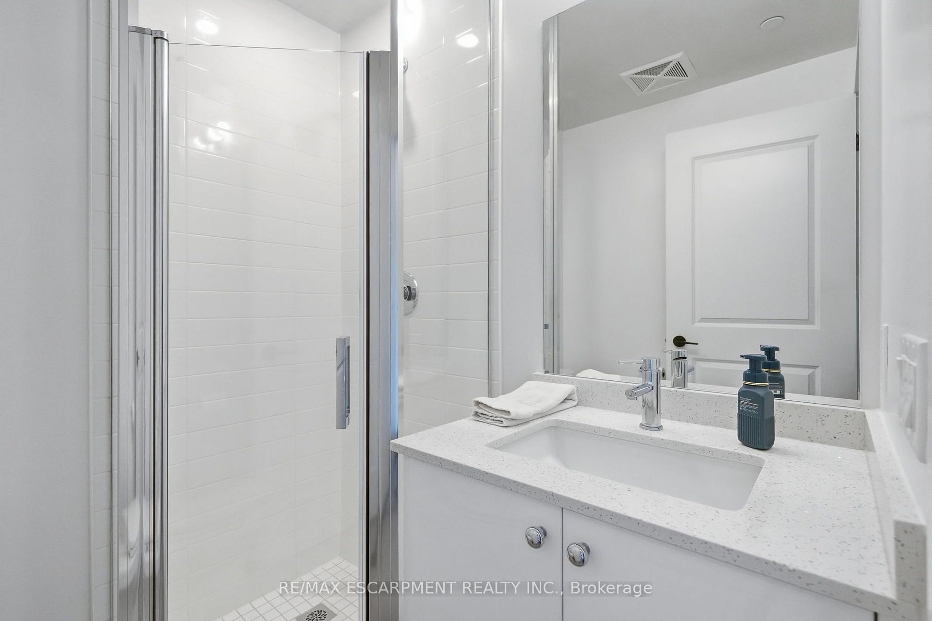 Photo 5 of Unit 811, 2333 Khalsa Gate, Oakville, Westmount — HOMEH