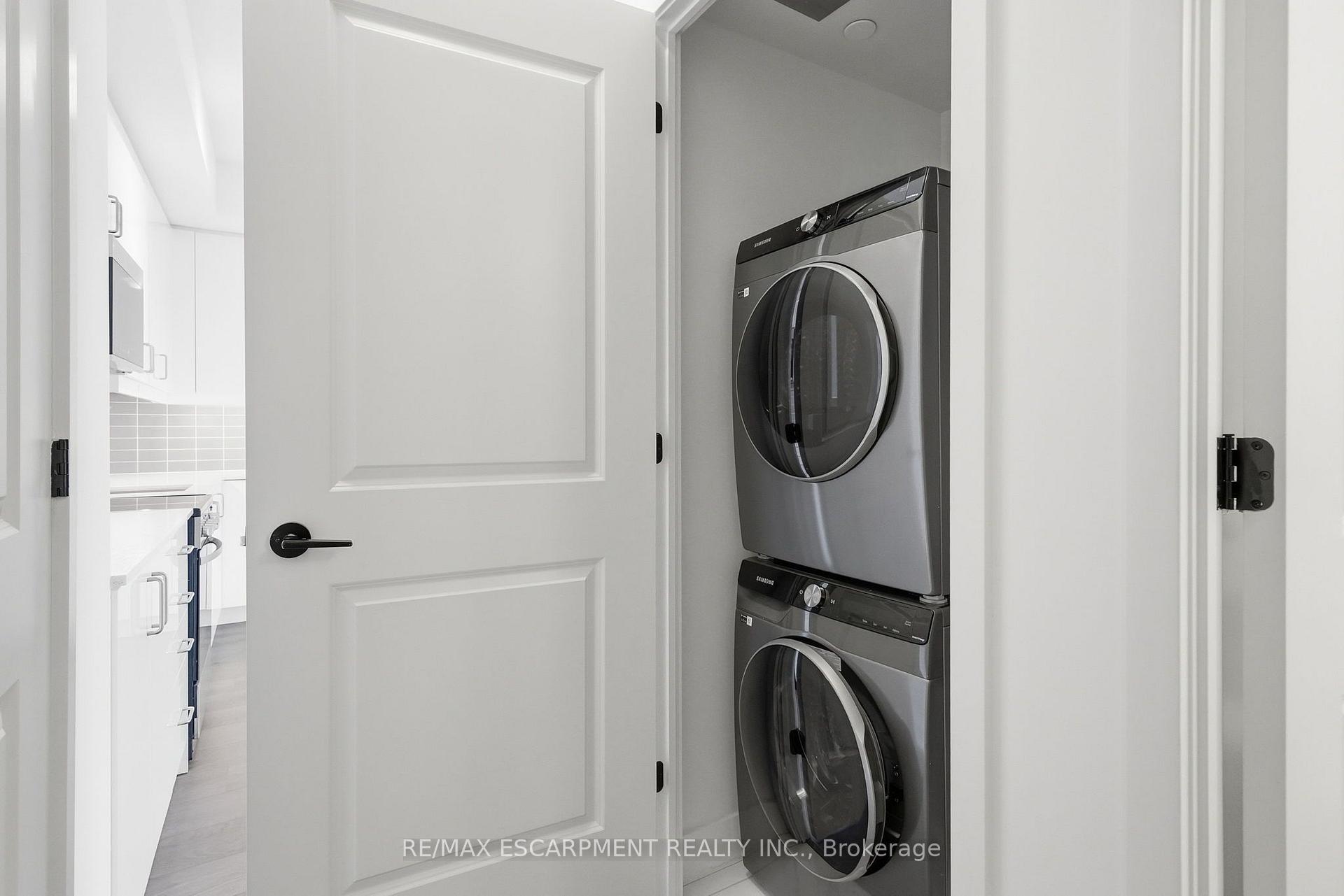 Photo 6 of Unit 811, 2333 Khalsa Gate, Oakville, Westmount — HOMEH