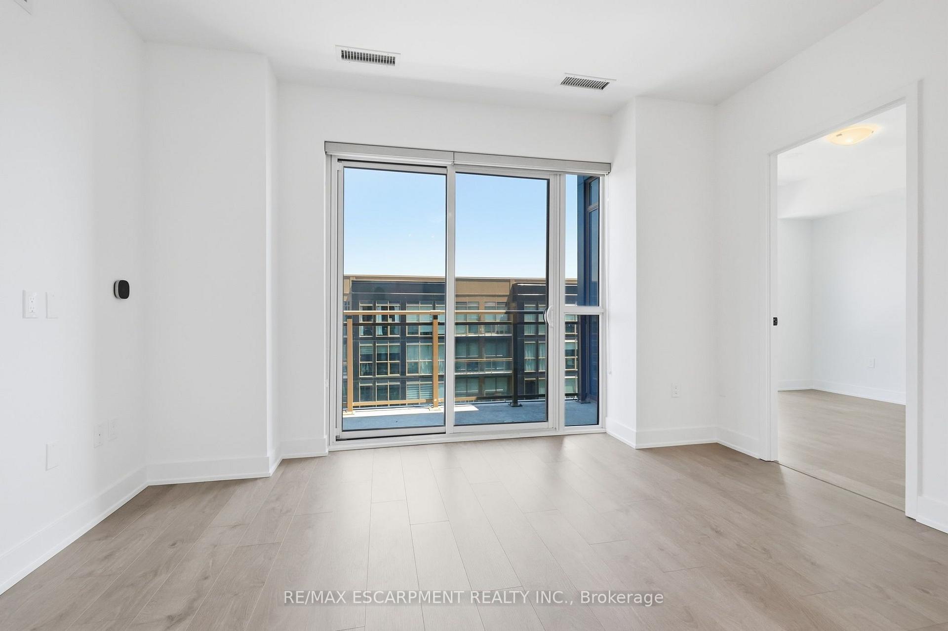 Photo 10 of Unit 811, 2333 Khalsa Gate, Oakville, Westmount — HOMEH