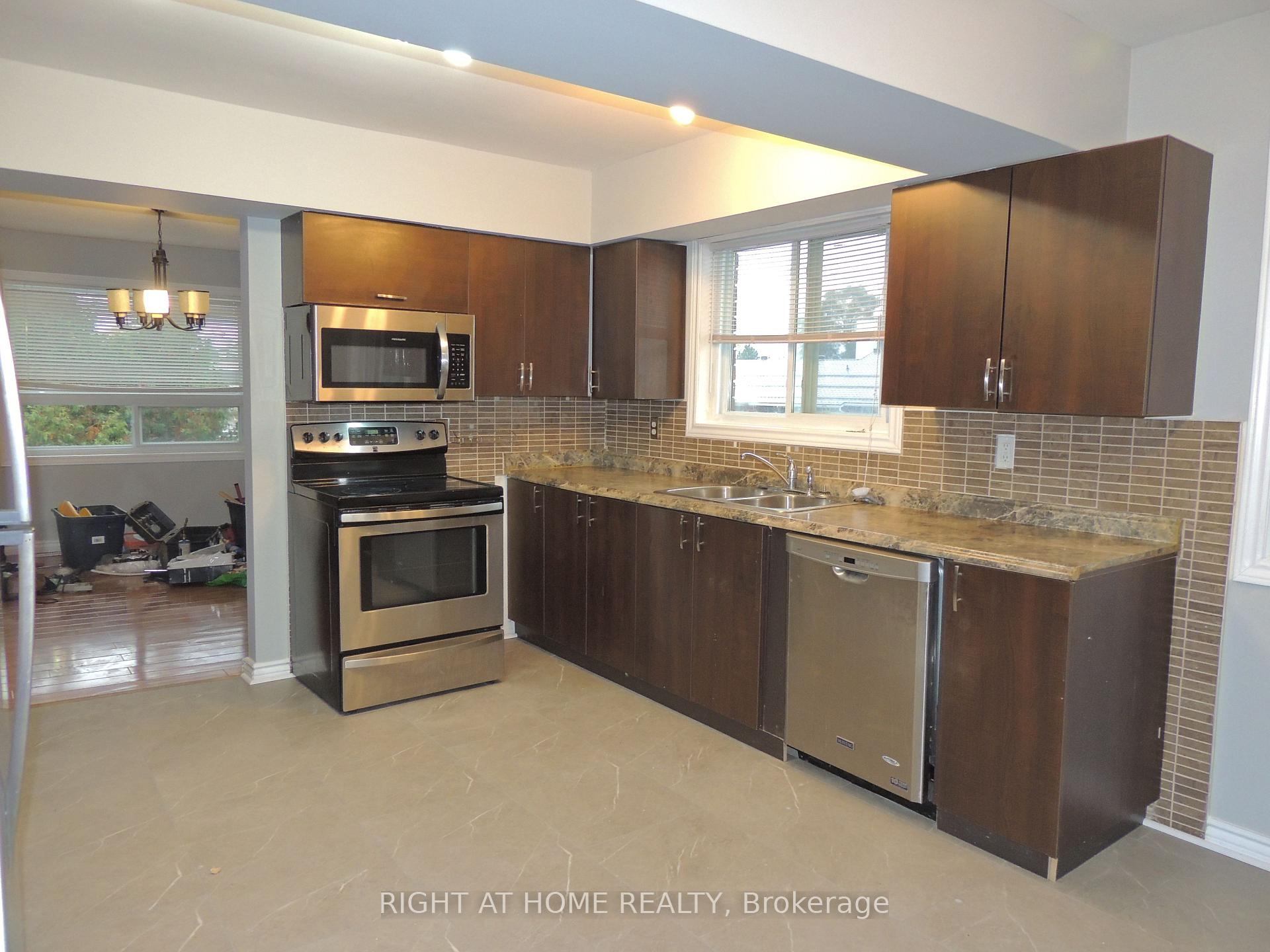 Photo 2 of 66 Bayview Drive, Barrie, Allandale — HOMEH