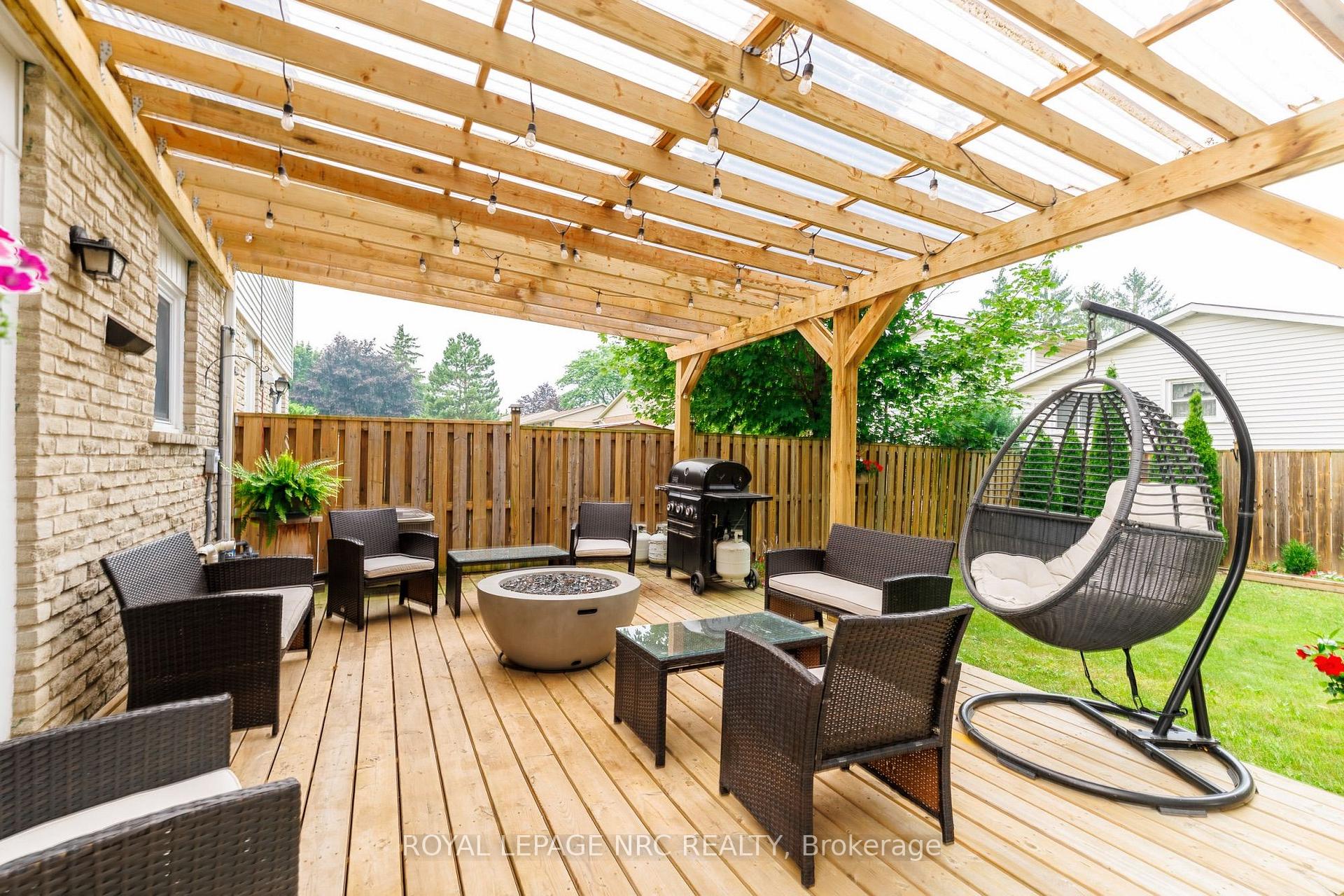 Photo 3 of 105 Ventura Drive, St. Catharines, Haig — HOMEH