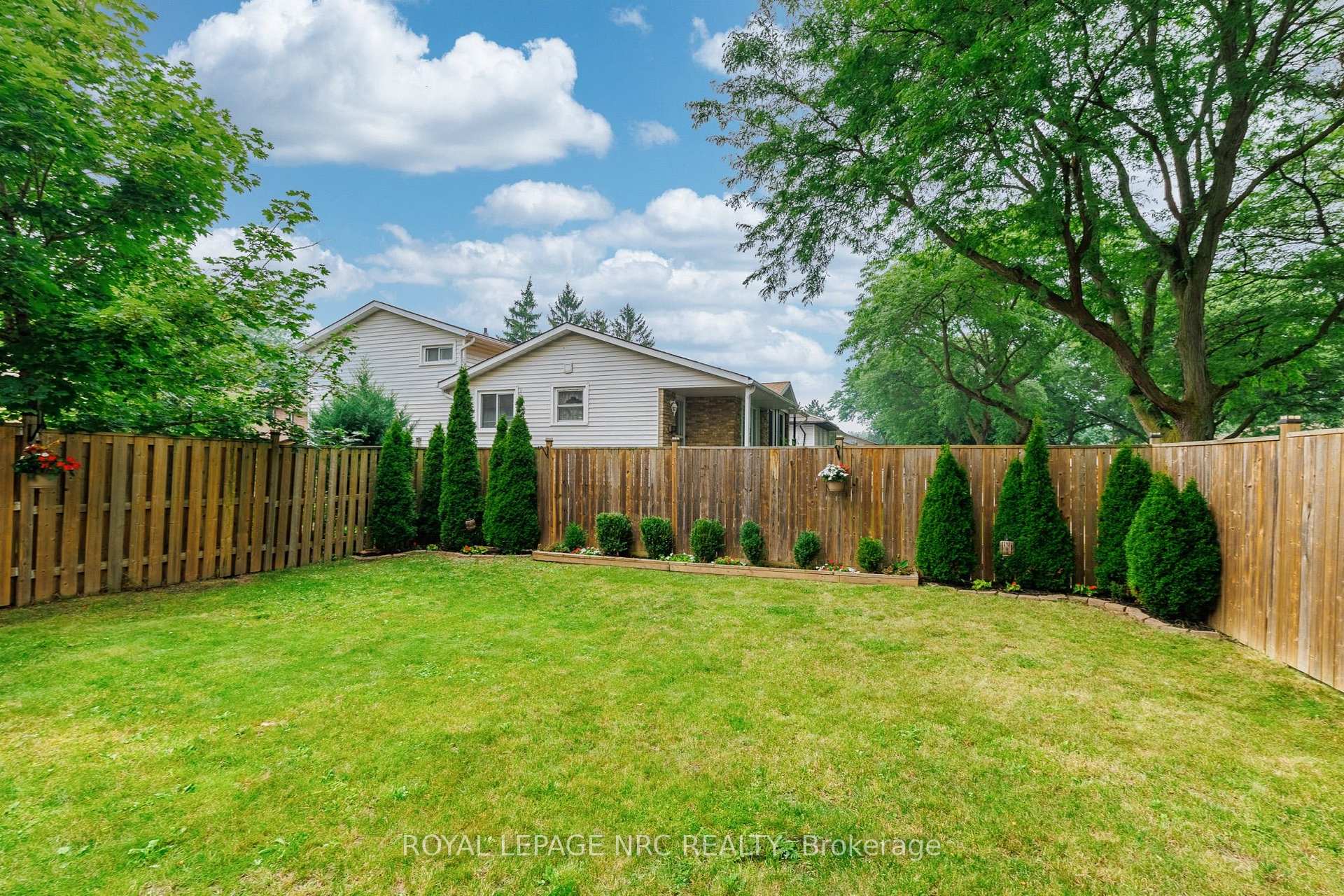 Photo 4 of 105 Ventura Drive, St. Catharines, Haig — HOMEH