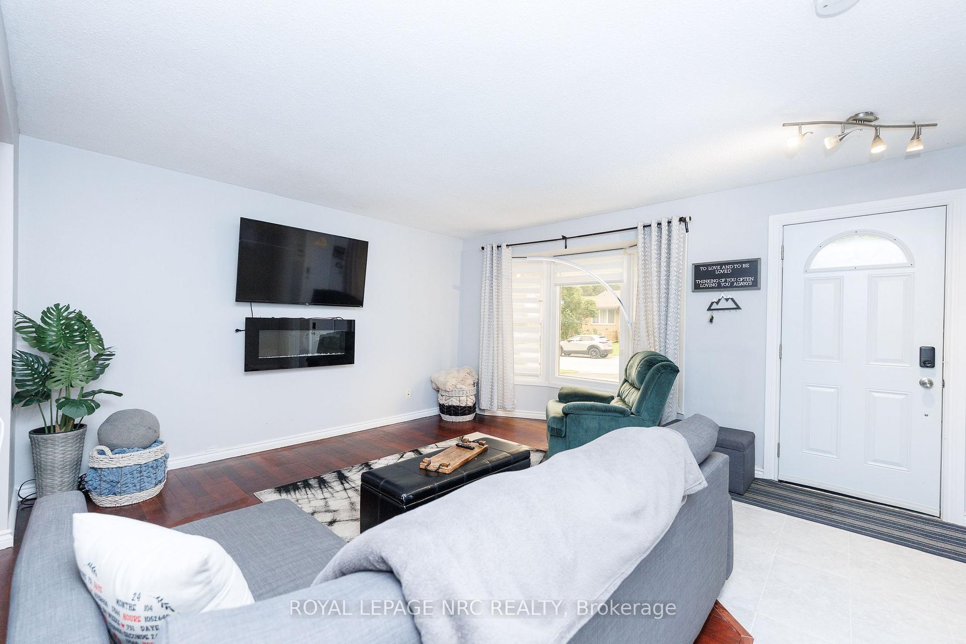 Photo 8 of 105 Ventura Drive, St. Catharines, Haig — HOMEH