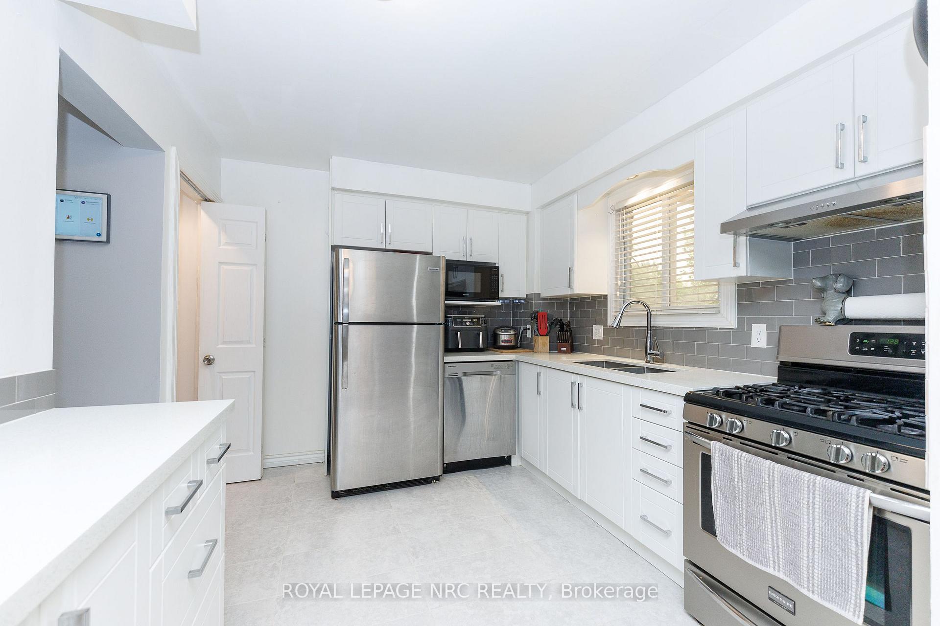 Photo 10 of 105 Ventura Drive, St. Catharines, Haig — HOMEH