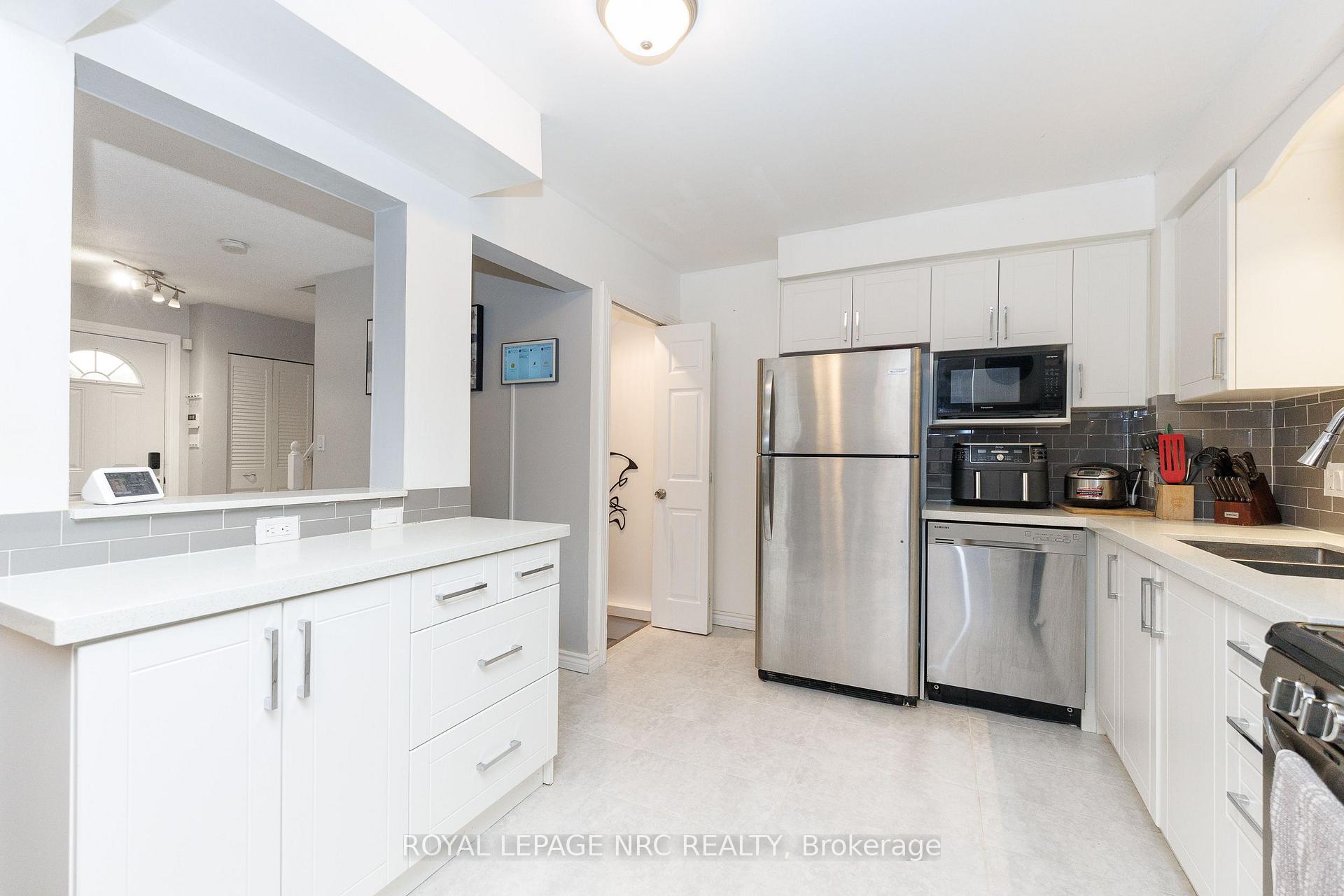 Photo 12 of 105 Ventura Drive, St. Catharines, Haig — HOMEH