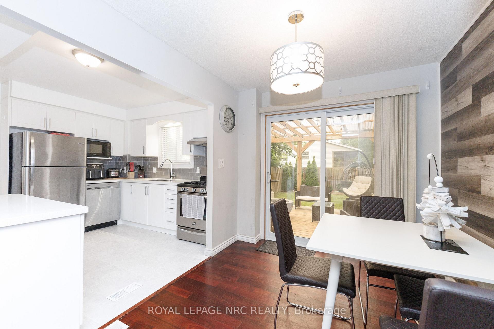 Photo 15 of 105 Ventura Drive, St. Catharines, Haig — HOMEH
