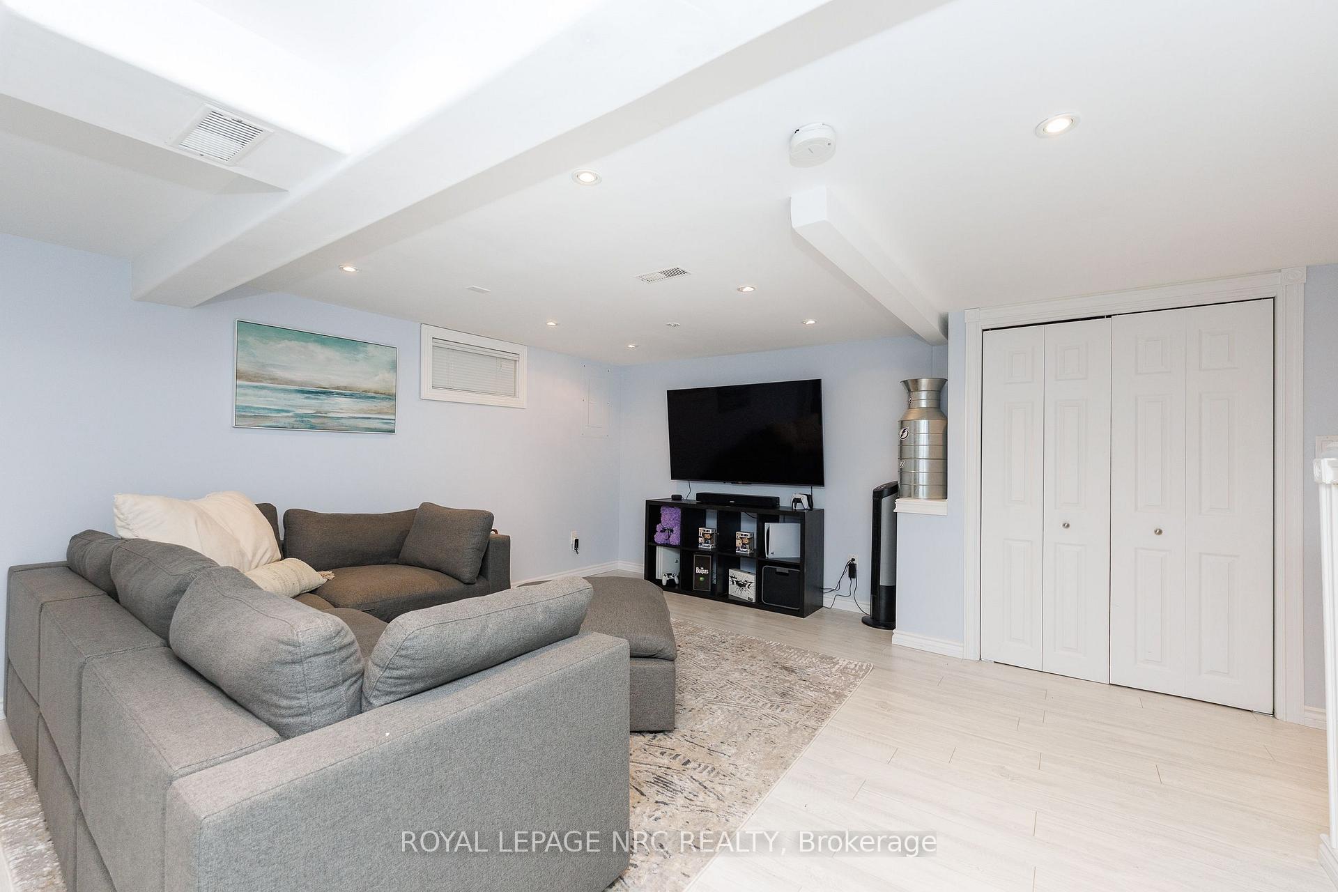 Photo 23 of 105 Ventura Drive, St. Catharines, Haig — HOMEH