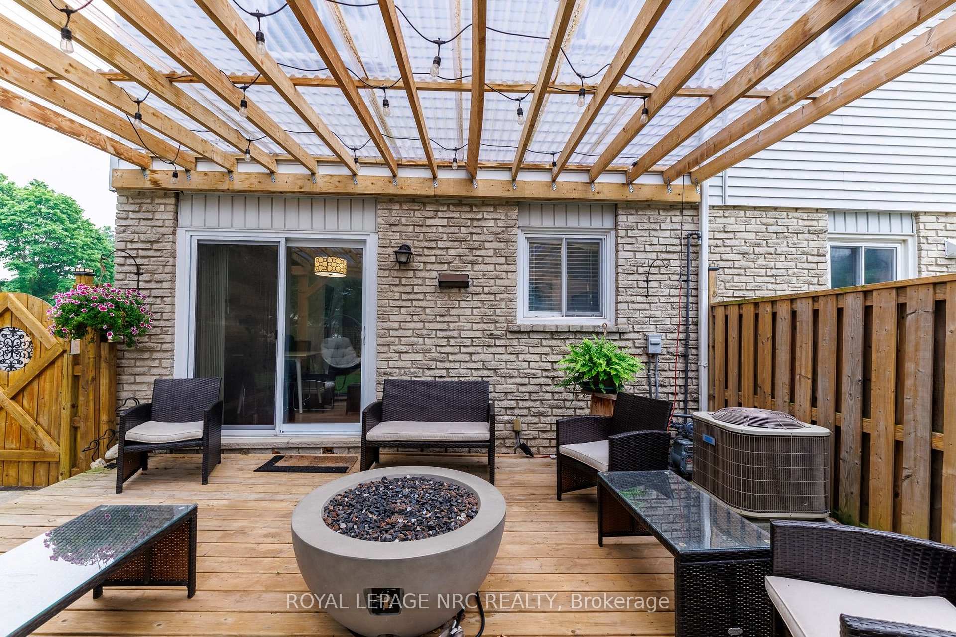 Photo 32 of 105 Ventura Drive, St. Catharines, Haig — HOMEH