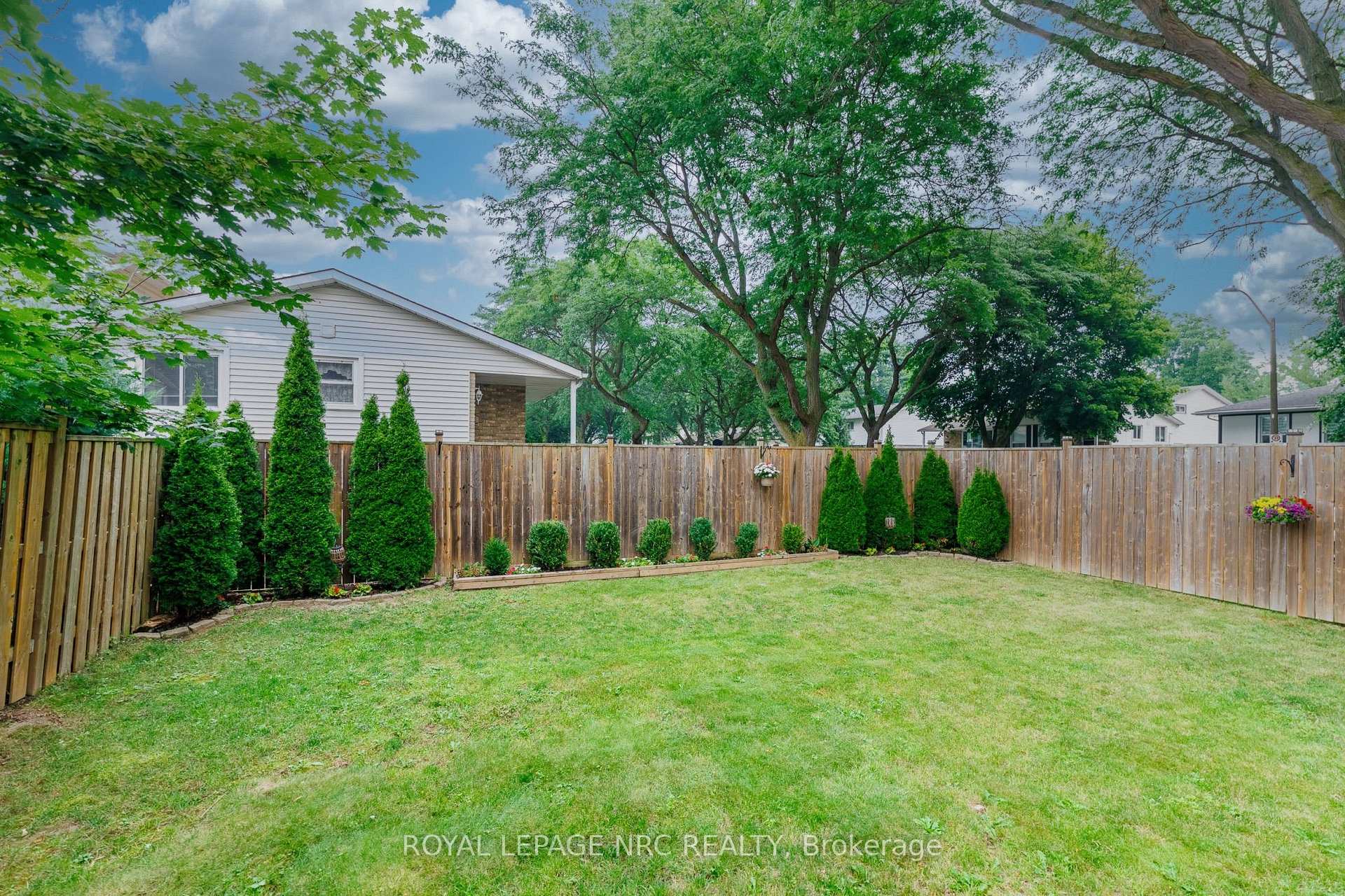 Photo 33 of 105 Ventura Drive, St. Catharines, Haig — HOMEH