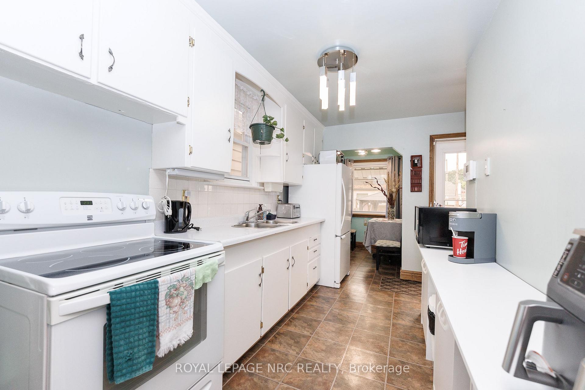 Photo 17 of 237 Paling Avenue, Hamilton, Homeside — HOMEH