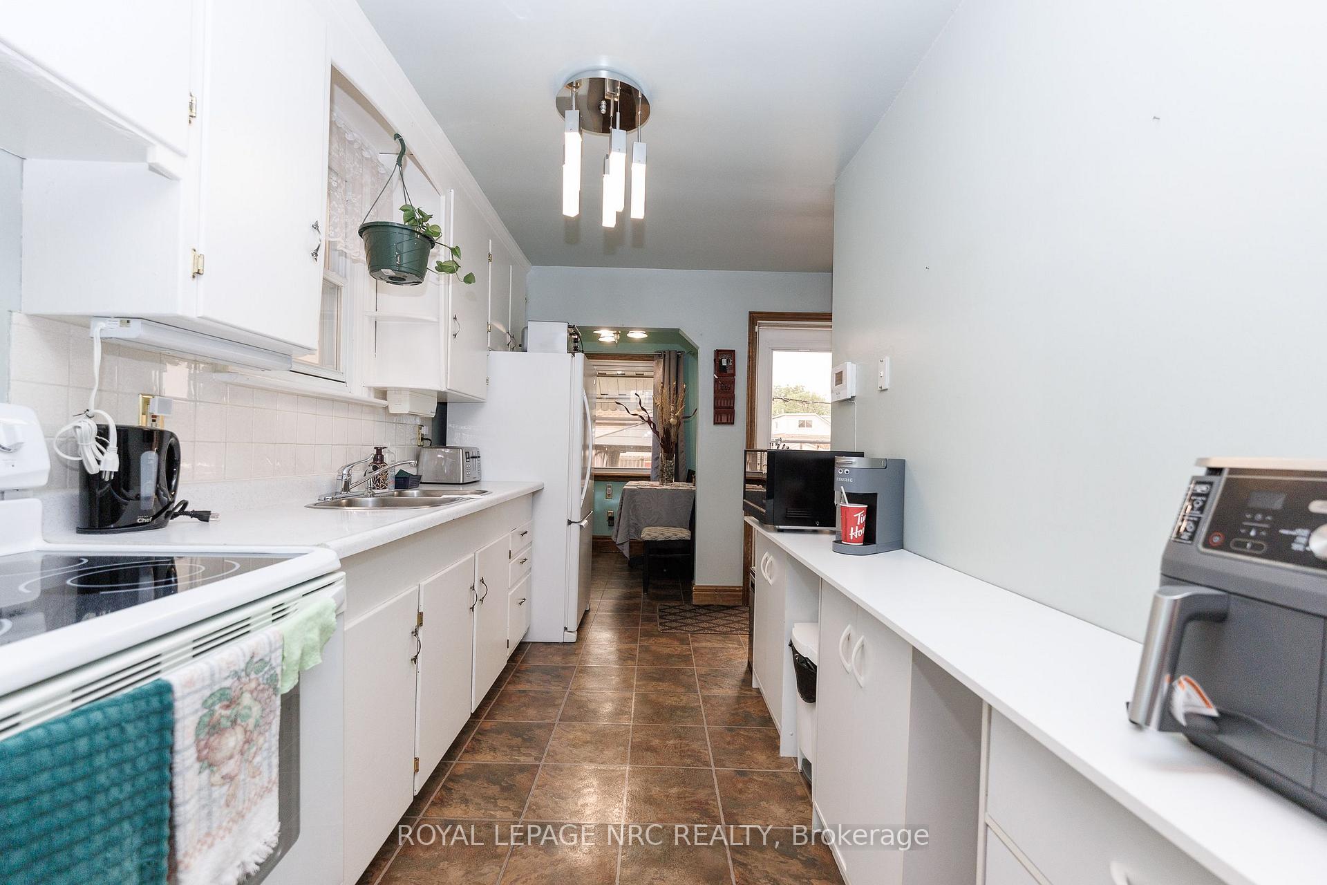 Photo 18 of 237 Paling Avenue, Hamilton, Homeside — HOMEH