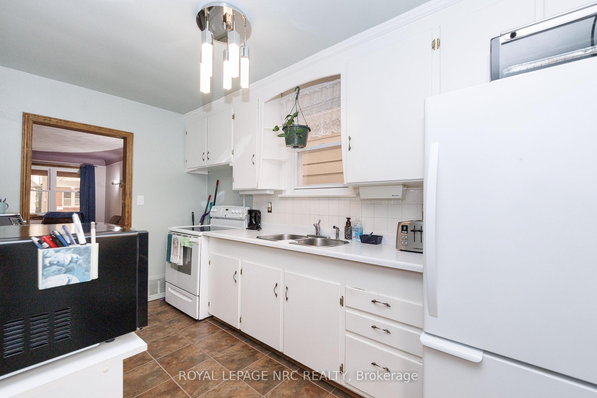 Photo 19 of 237 Paling Avenue, Hamilton, Homeside — HOMEH