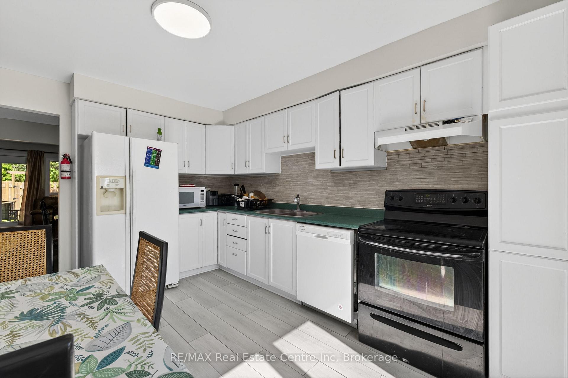 Photo 4 of Unit 13, 137 Dovercliffe Road, Guelph, Dovercliffe Park/Old University — HOMEH