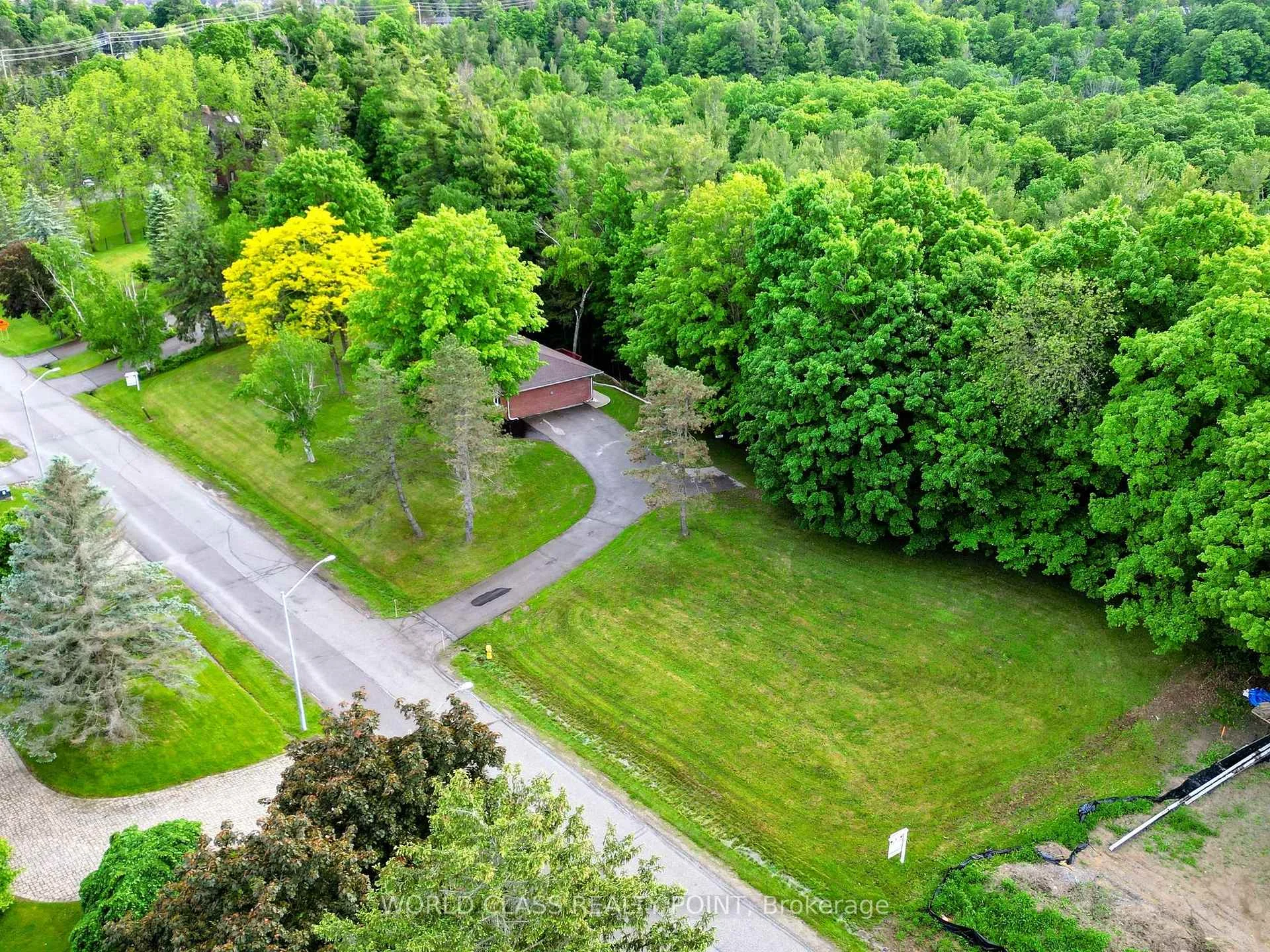 Photo 4 of 60 Kleins Ridge, Vaughan, Kleinburg — HOMEH