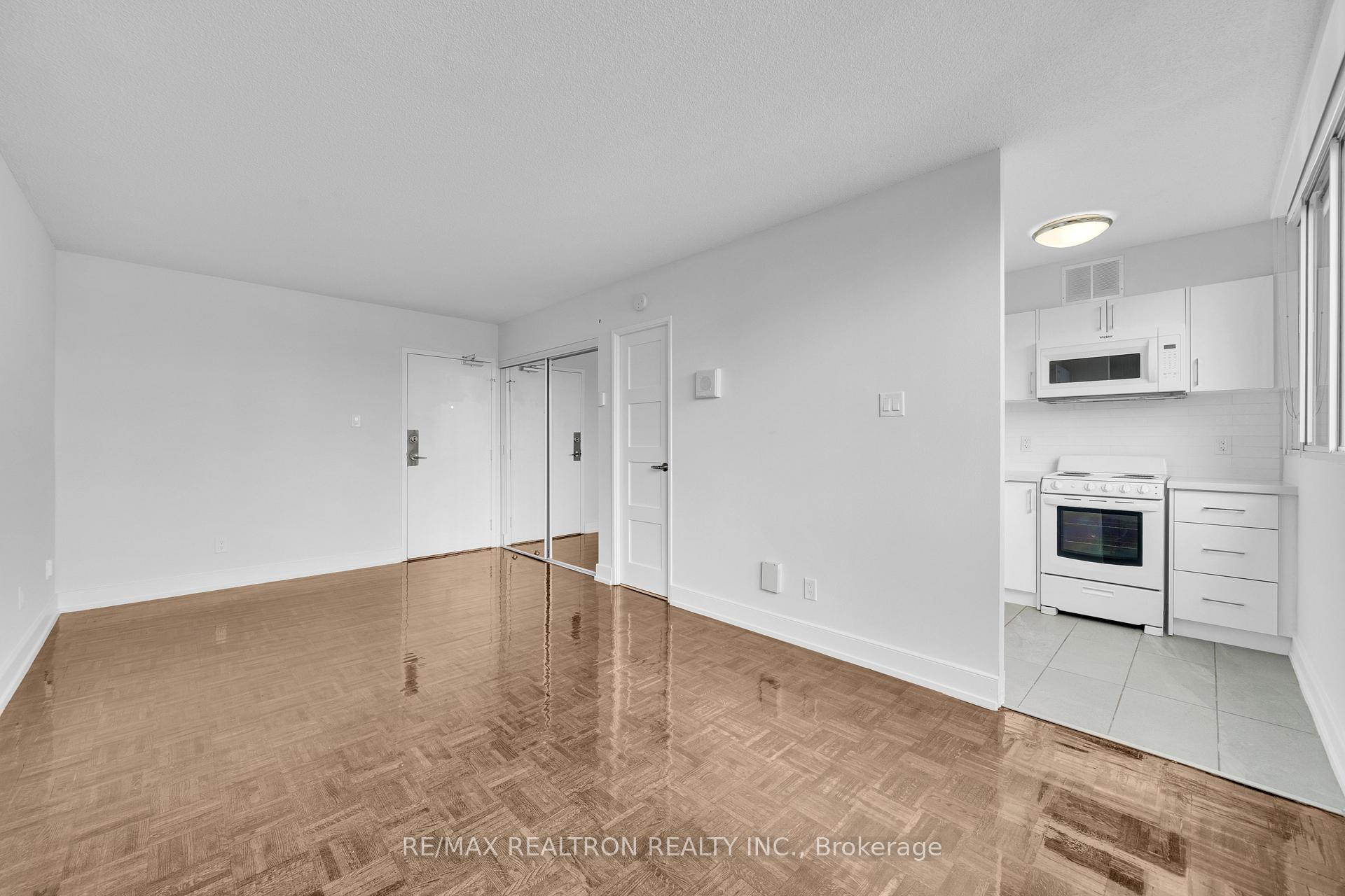 Photo 3 of Unit 2713, 33 Isabella Street, Toronto, Church-Yonge Corridor — HOMEH