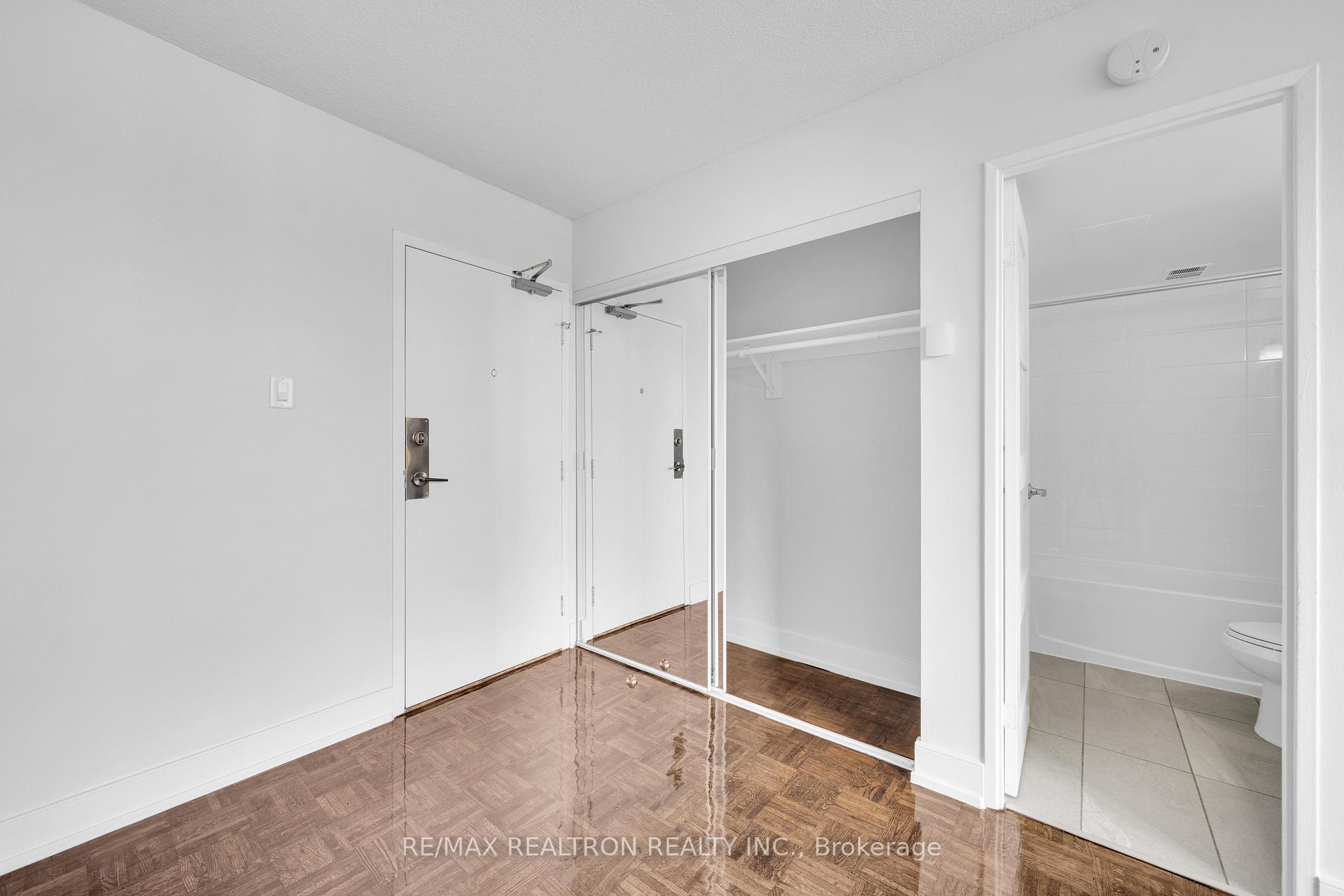 Photo 7 of Unit 2713, 33 Isabella Street, Toronto, Church-Yonge Corridor — HOMEH