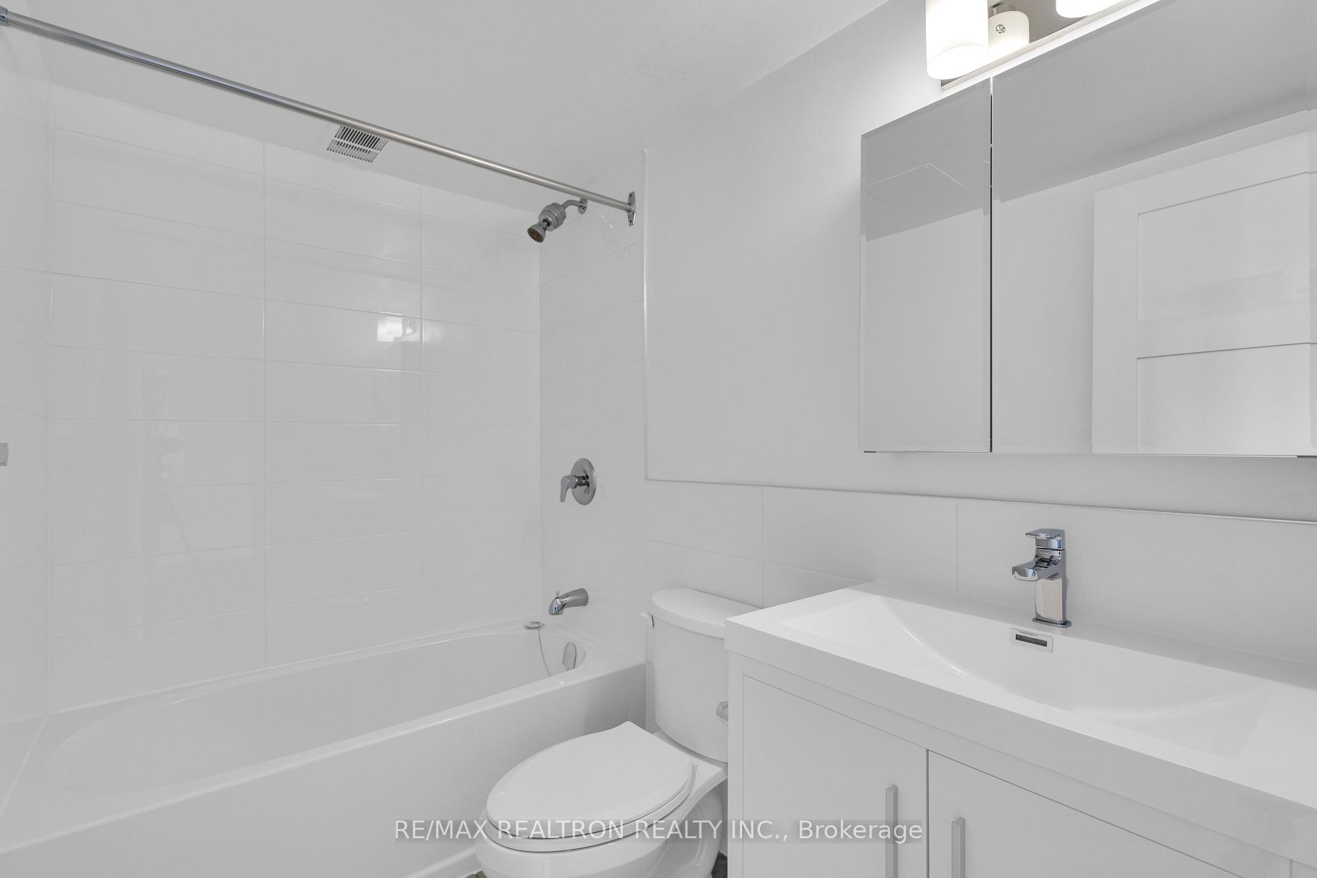 Photo 8 of Unit 2713, 33 Isabella Street, Toronto, Church-Yonge Corridor — HOMEH