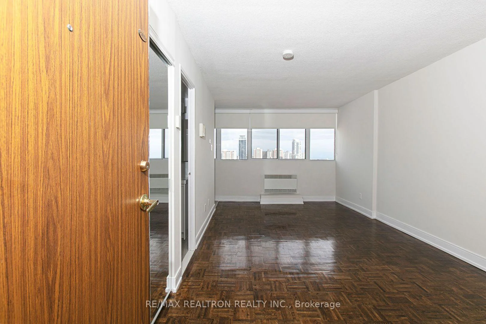 Photo 6 of Unit 2713, 33 Isabella Street, Toronto, Church-Yonge Corridor — HOMEH