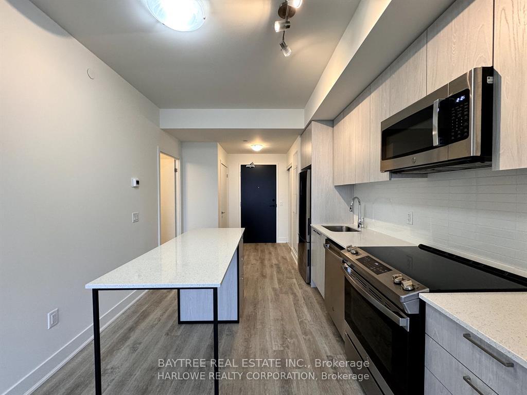 Photo 3 of Unit 605, 185 Deerfield Road, Newmarket, Central Newmarket — HOMEH