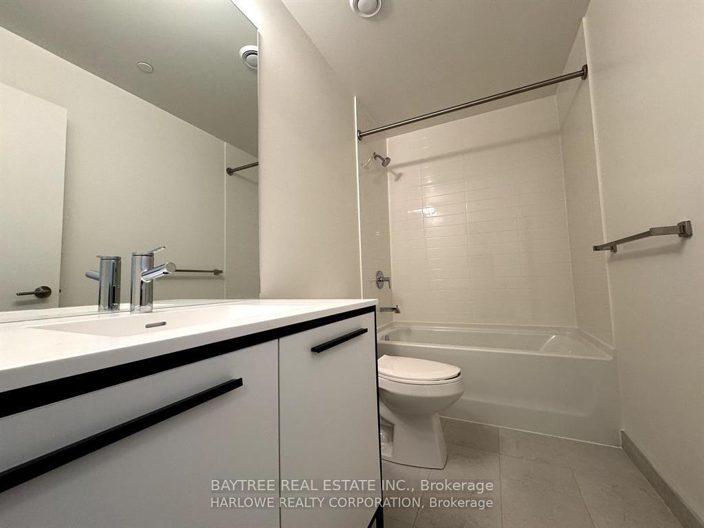 Photo 10 of Unit 605, 185 Deerfield Road, Newmarket, Central Newmarket — HOMEH