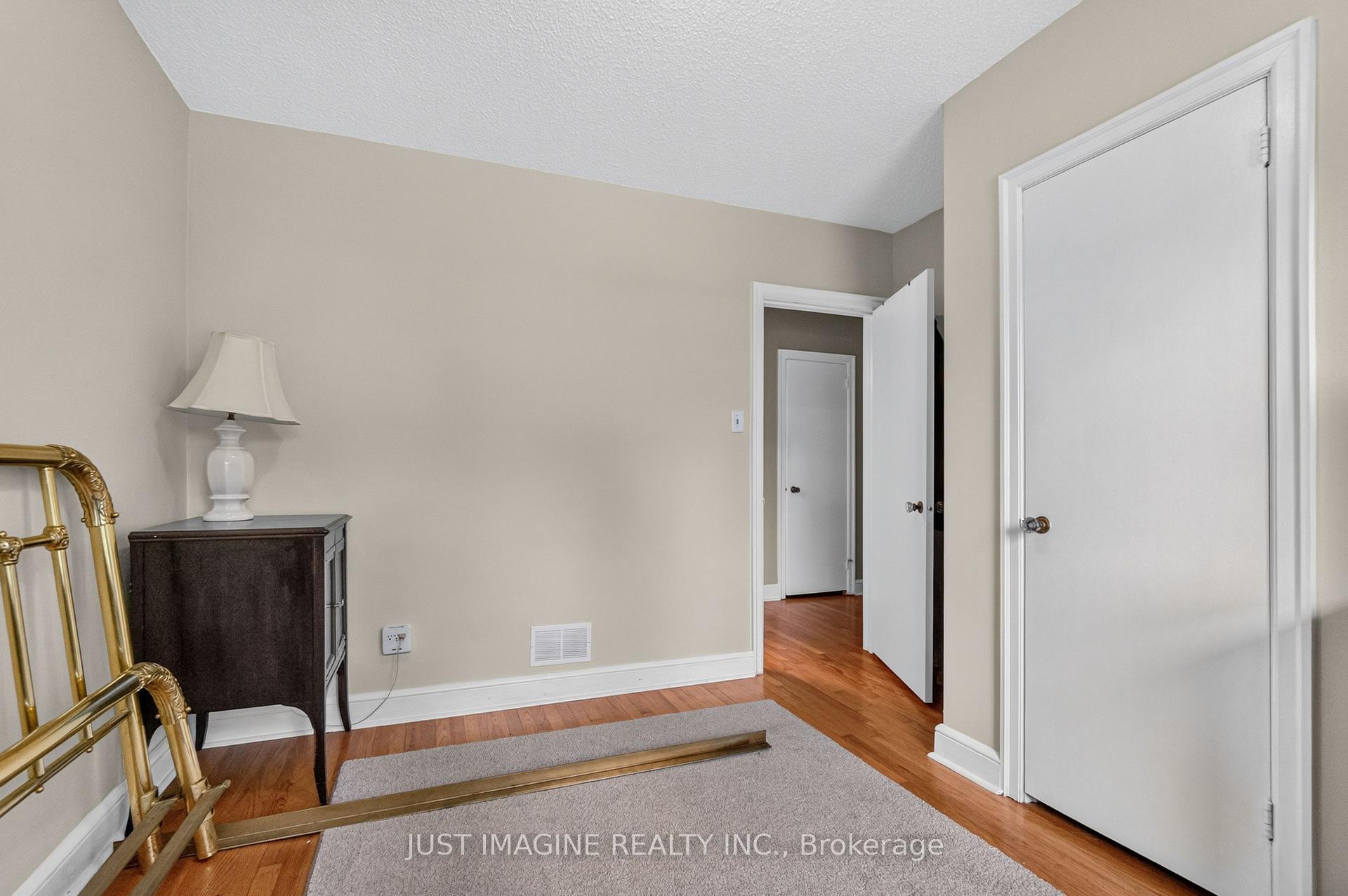 Photo 23 of 2124 Knightsbridge Road, Ottawa, Carlingwood — HOMEH