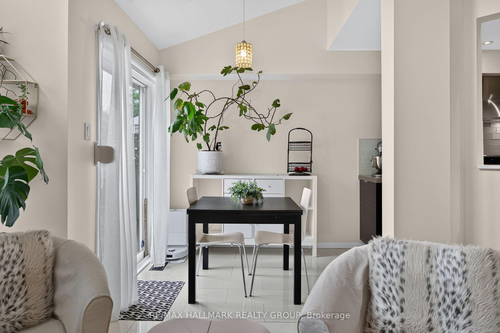 Photo 14 of 63 Palmadeo Drive, Ottawa, Barrhaven - Longfields — HOMEH