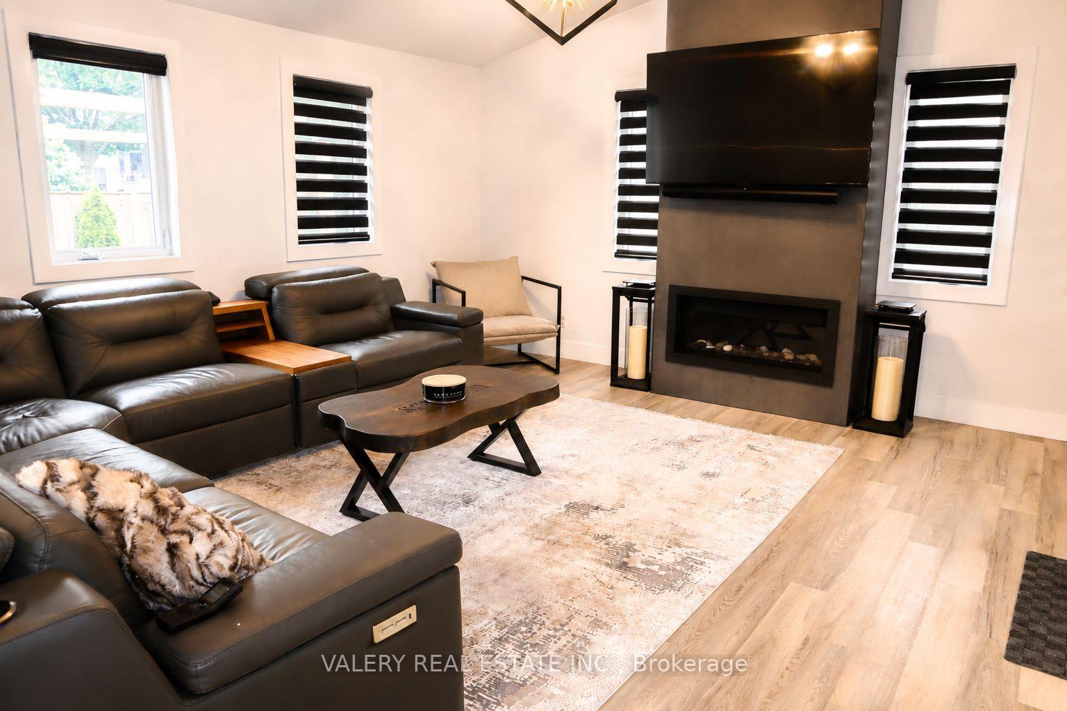 Photo 5 of 33 Chilton Dr., Hamilton, Stoney Creek — HOMEH