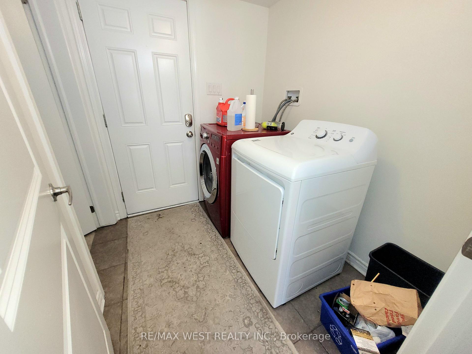 Photo 4 of 21 Billiter Road W, Brampton, Northwest Brampton — HOMEH