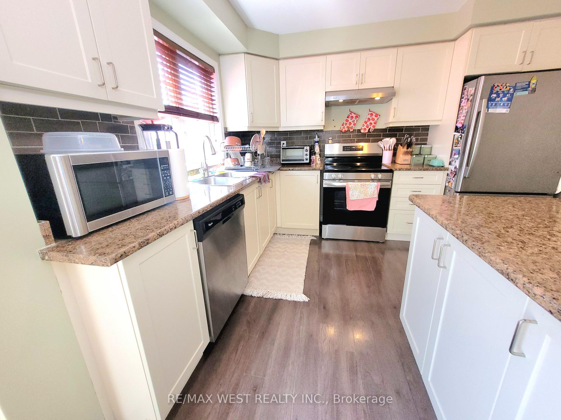 Photo 5 of 21 Billiter Road W, Brampton, Northwest Brampton — HOMEH