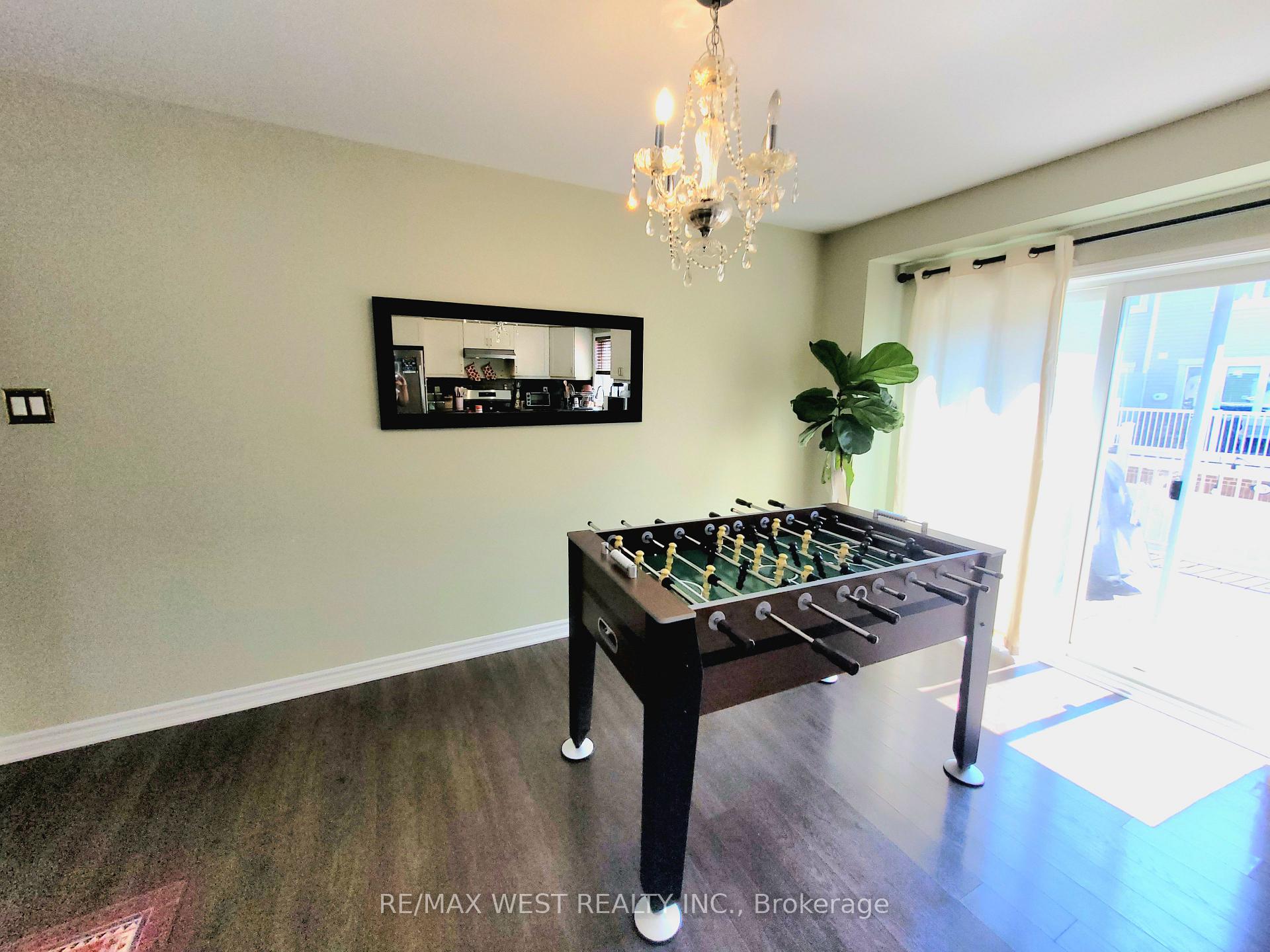 Photo 7 of 21 Billiter Road W, Brampton, Northwest Brampton — HOMEH