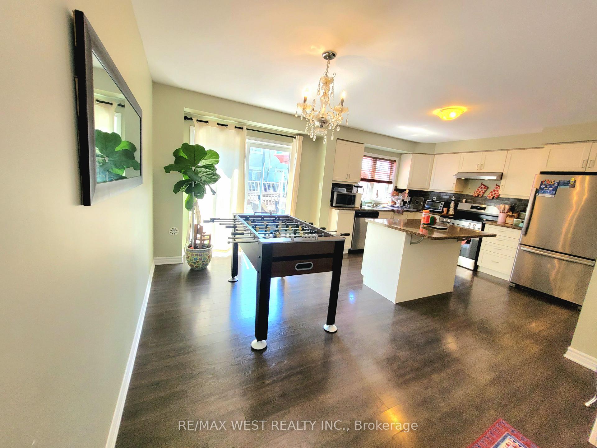 Photo 6 of 21 Billiter Road W, Brampton, Northwest Brampton — HOMEH
