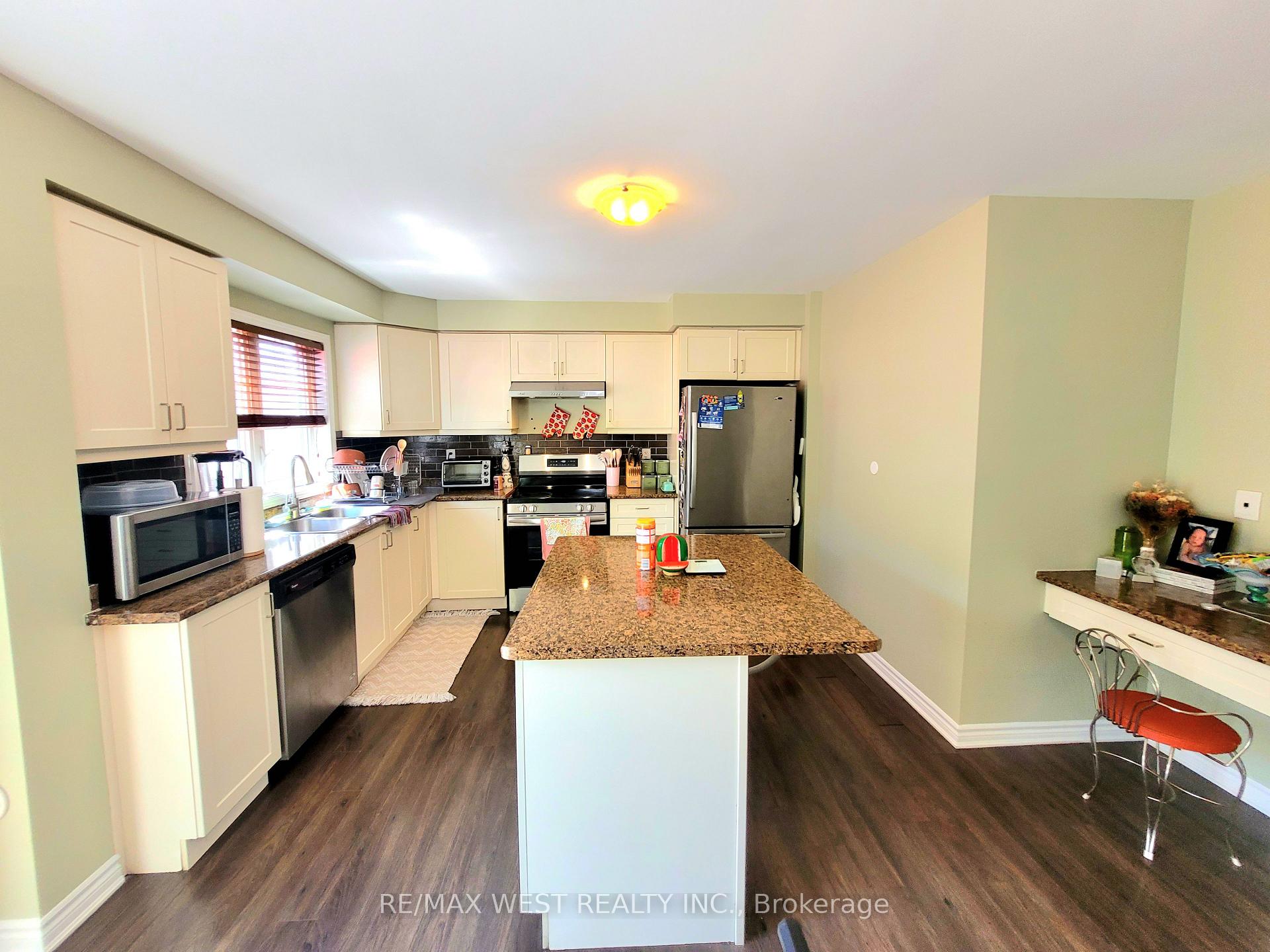 Photo 8 of 21 Billiter Road W, Brampton, Northwest Brampton — HOMEH