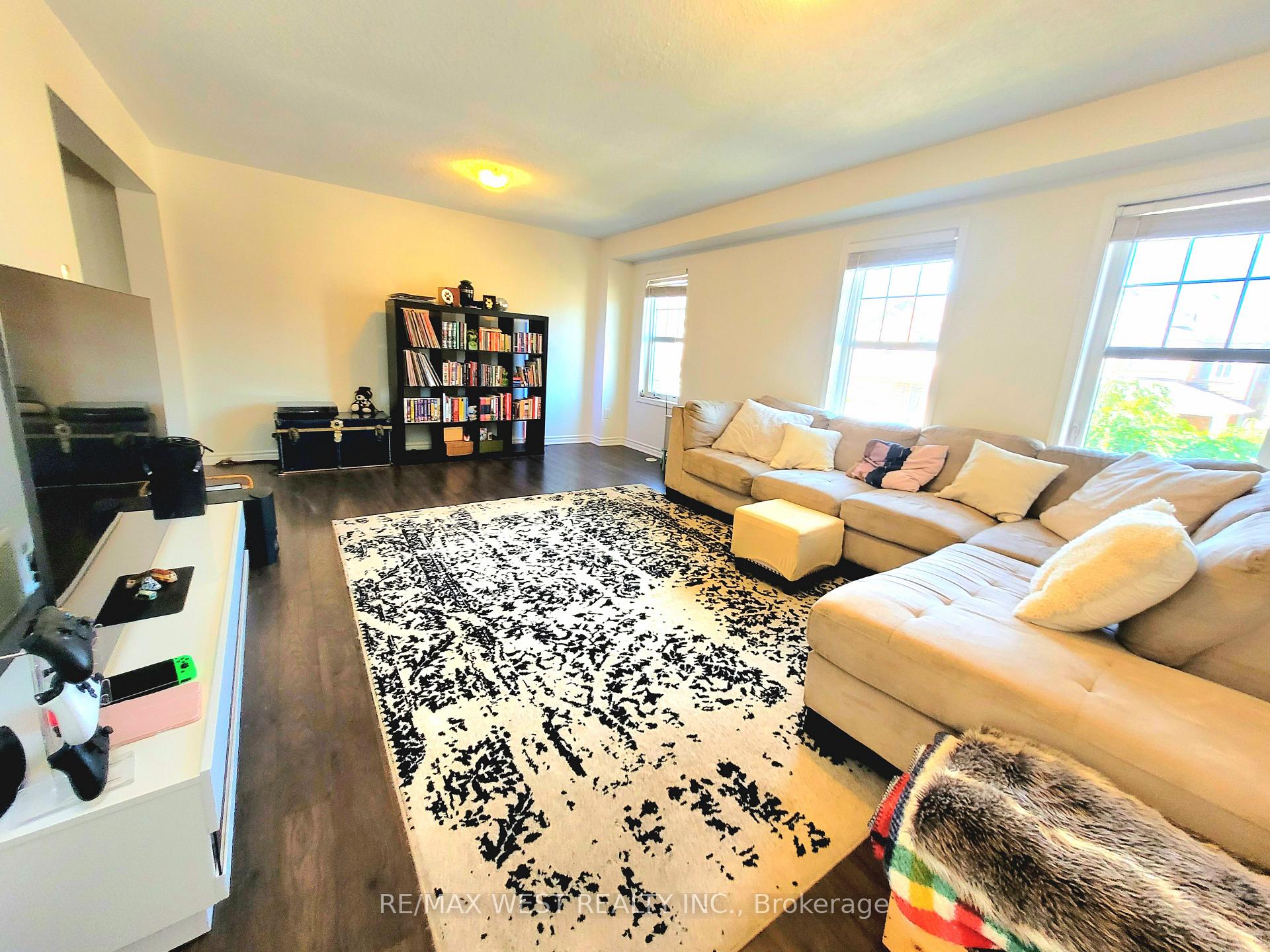 Photo 11 of 21 Billiter Road W, Brampton, Northwest Brampton — HOMEH