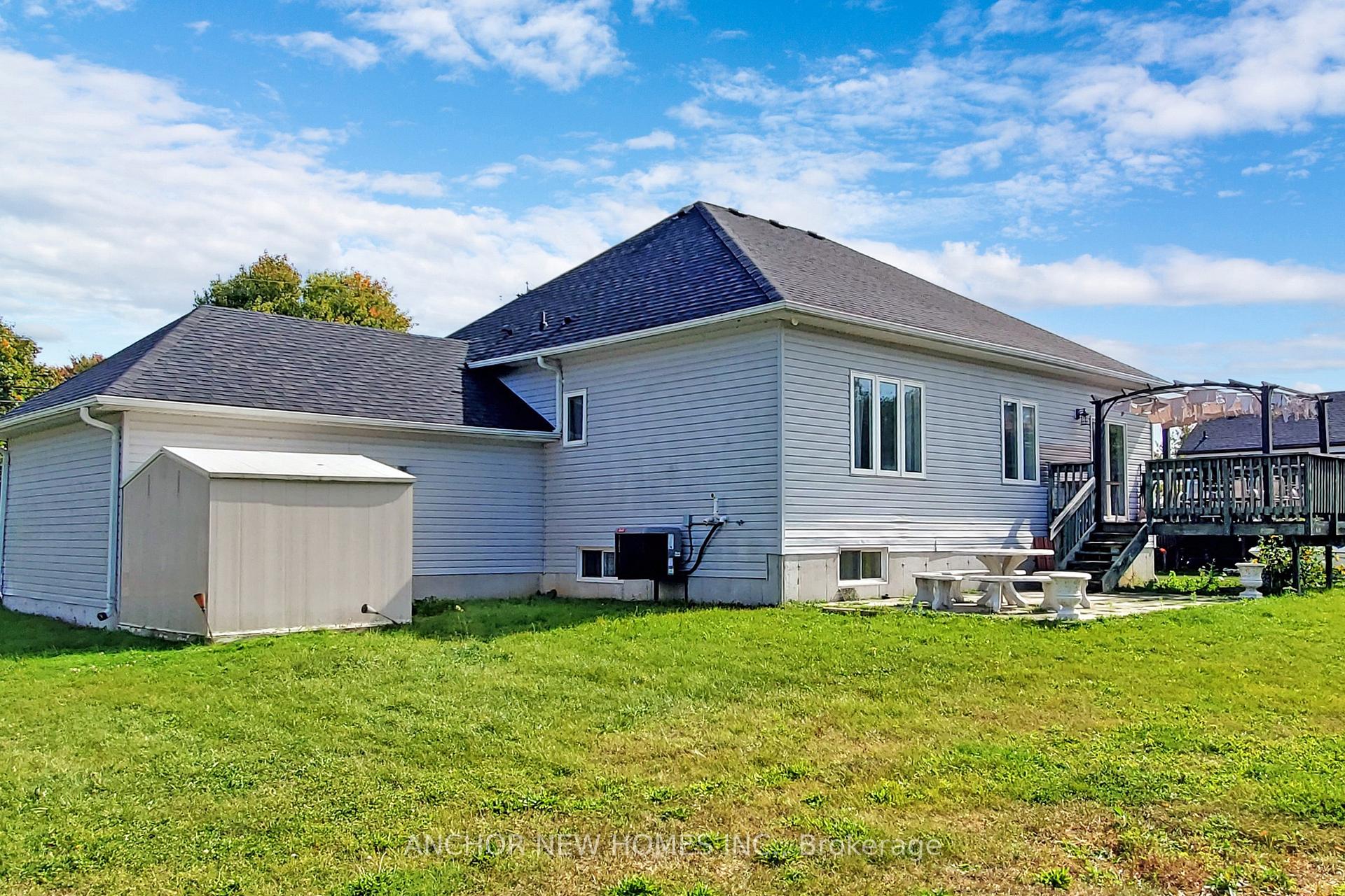 Photo 12 of 80 Moores Beach Road, Georgina, Pefferlaw — HOMEH