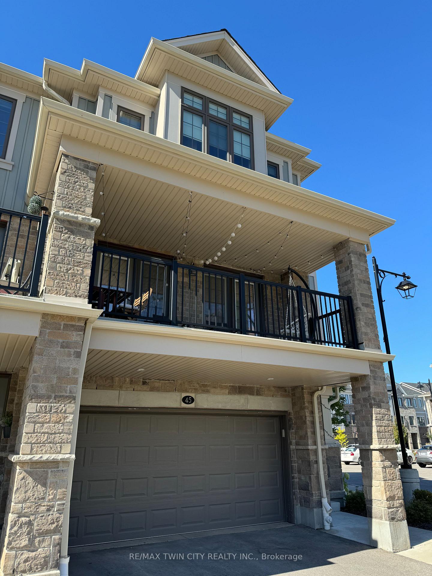 Photo 3 of 45 Bank Swallow Crescent, Kitchener, Doon South — HOMEH