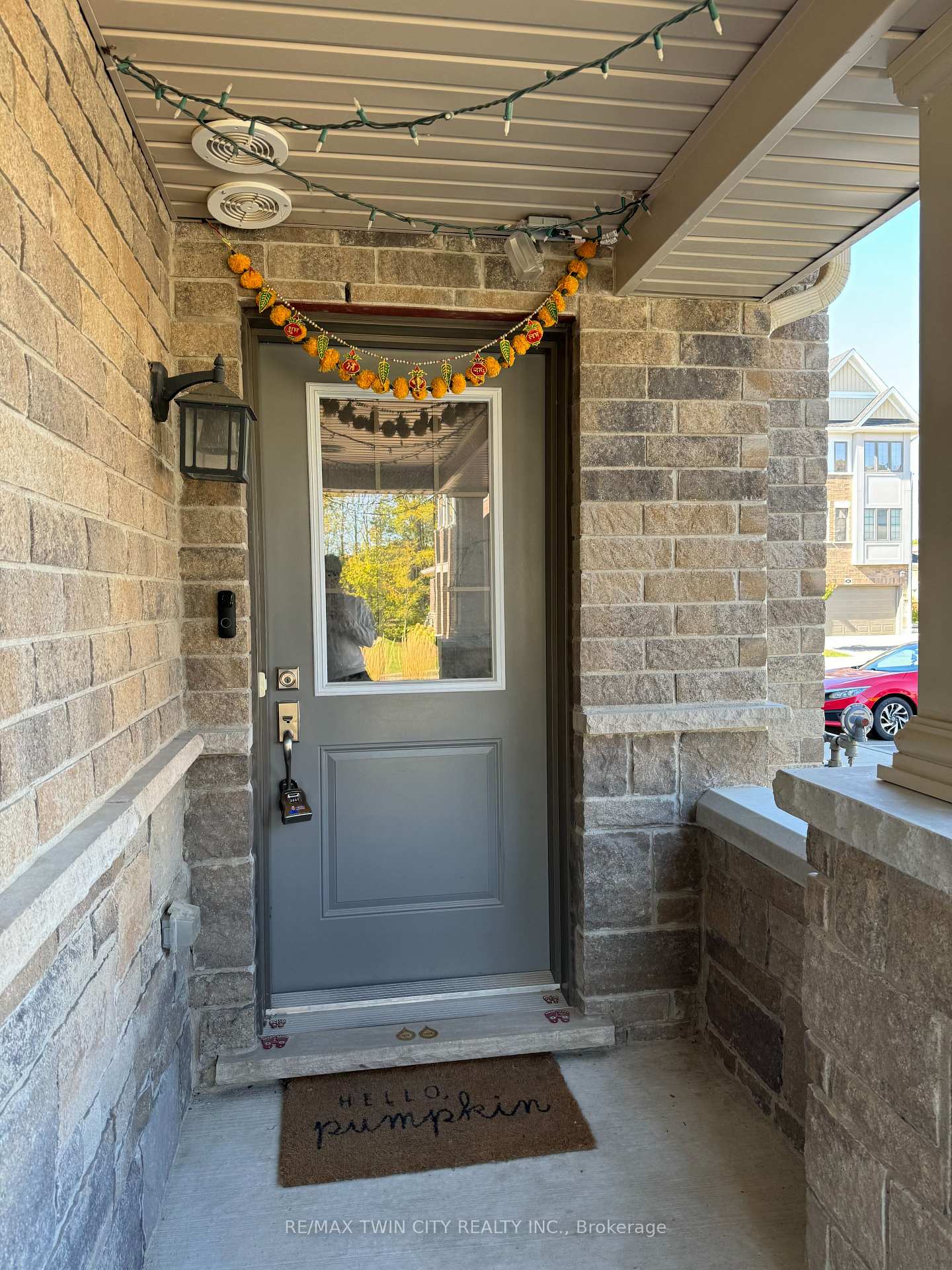Photo 5 of 45 Bank Swallow Crescent, Kitchener, Doon South — HOMEH