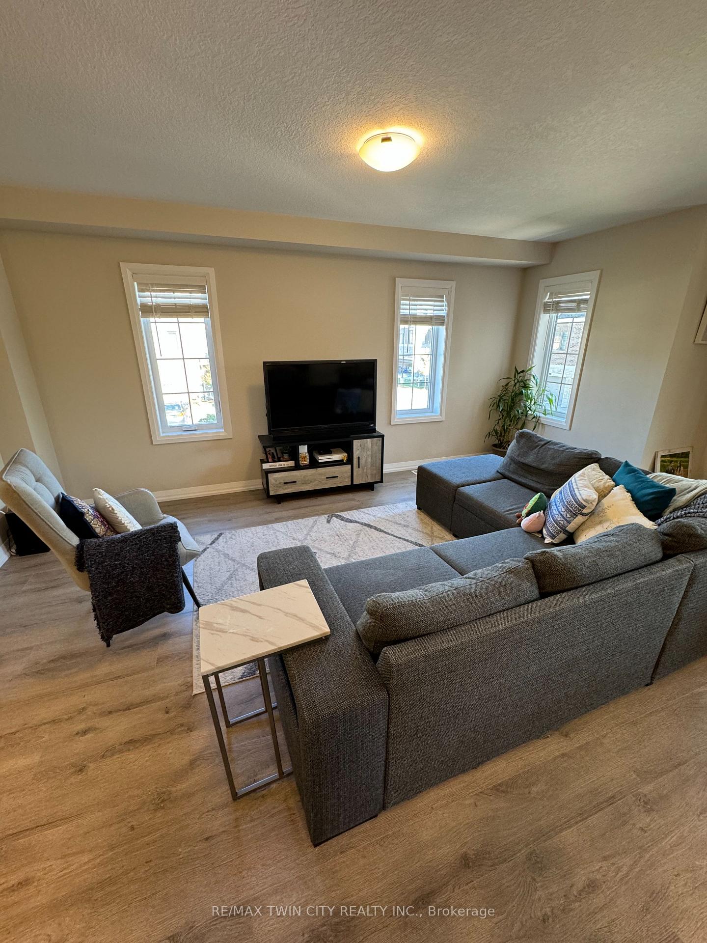 Photo 18 of 45 Bank Swallow Crescent, Kitchener, Doon South — HOMEH