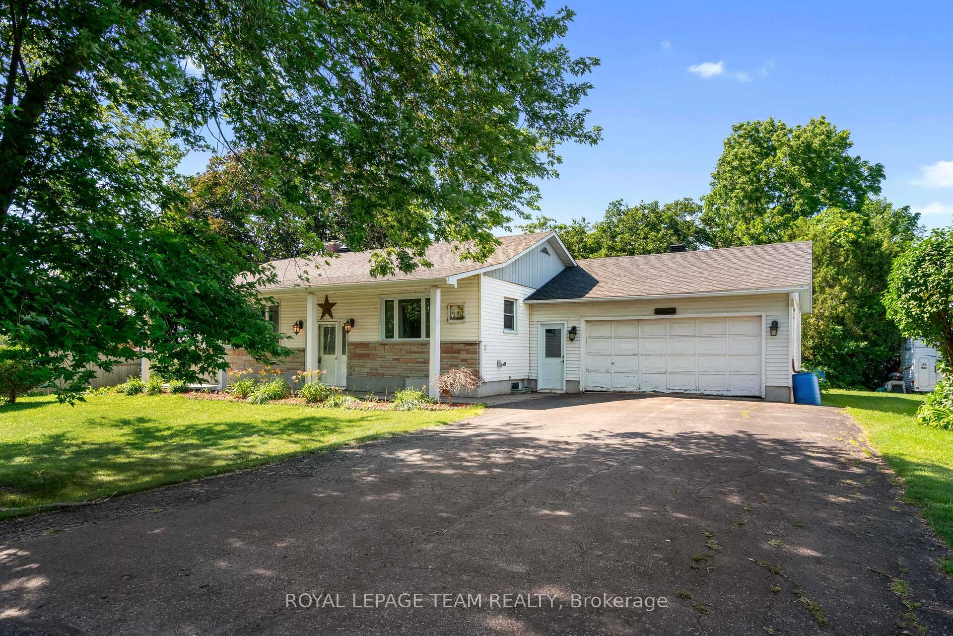 Photo 2 of 12029 Main Street, North Dundas, North Dundas (Winchester) Twp — HOMEH