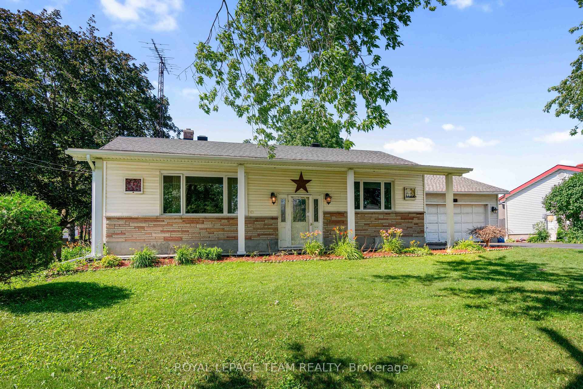 Photo 3 of 12029 Main Street, North Dundas, North Dundas (Winchester) Twp — HOMEH