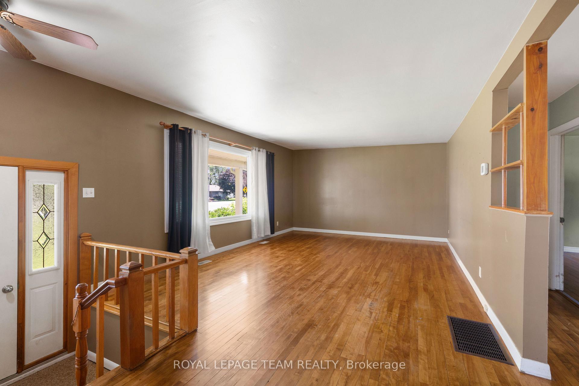 Photo 6 of 12029 Main Street, North Dundas, North Dundas (Winchester) Twp — HOMEH