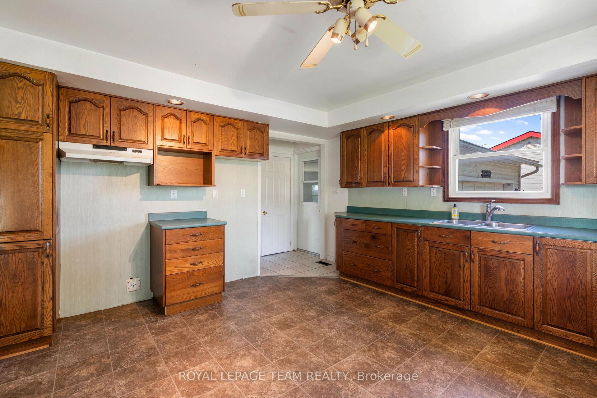 Photo 10 of 12029 Main Street, North Dundas, North Dundas (Winchester) Twp — HOMEH