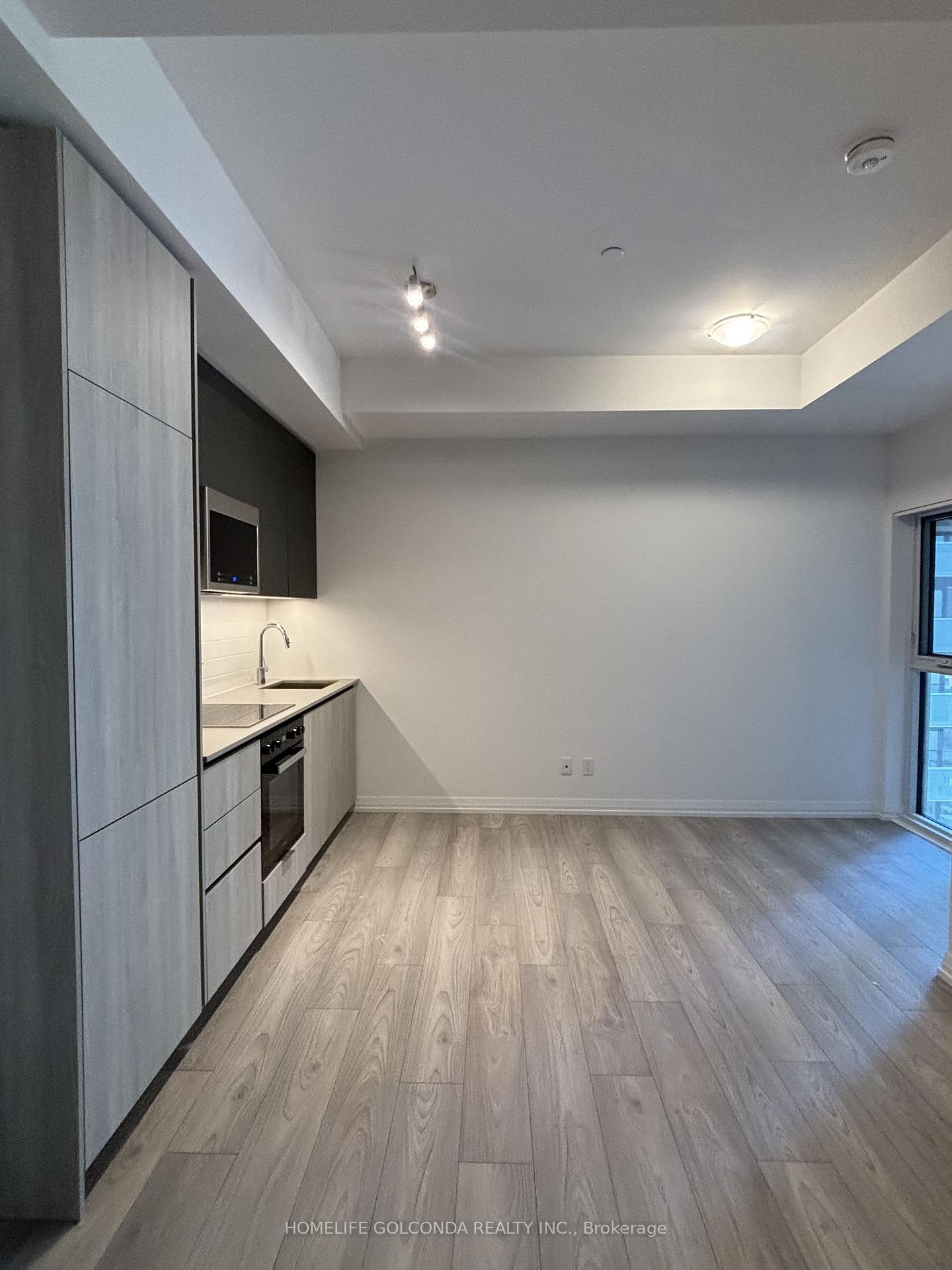 Front of Unit 1126, 400 King Street W