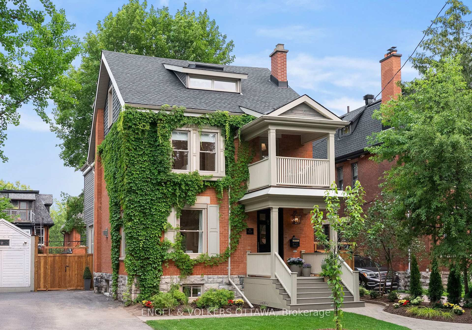 Front of 31 Woodlawn Avenue