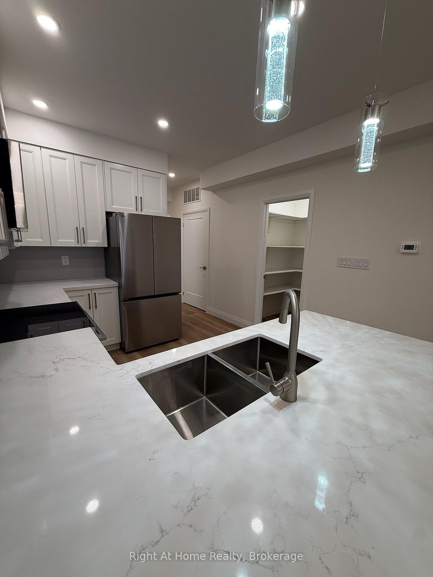 Photo 3 of 576B Guelph Street, Kitchener, Uptown Waterloo/North Ward — HOMEH